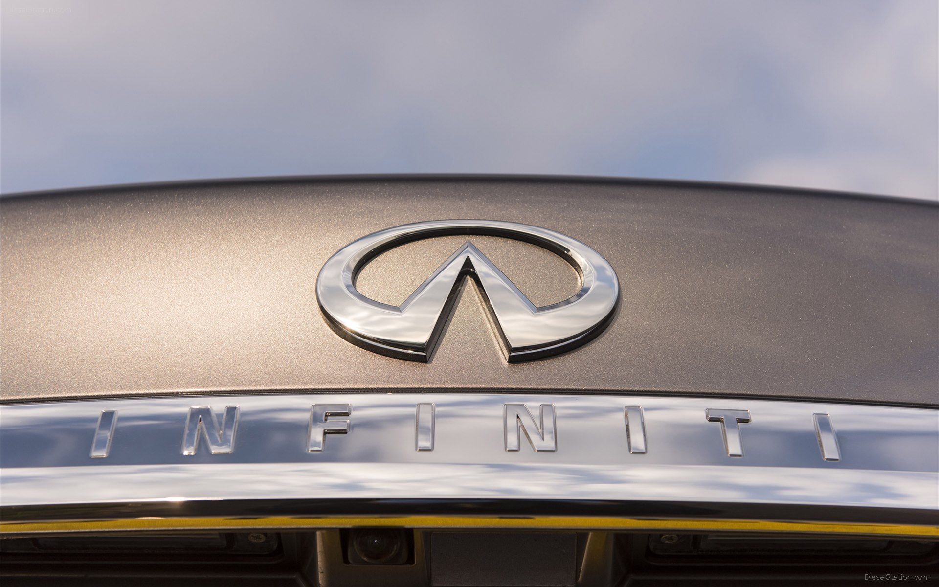 Infiniti Q70 2015