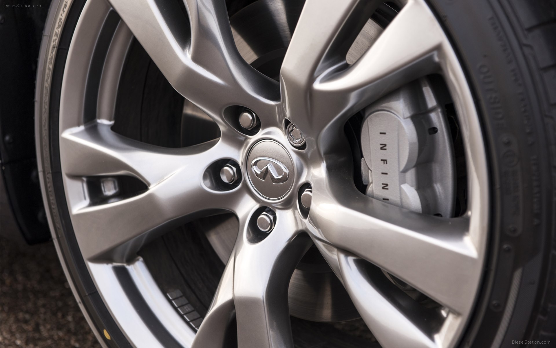 Infiniti Q70 2015