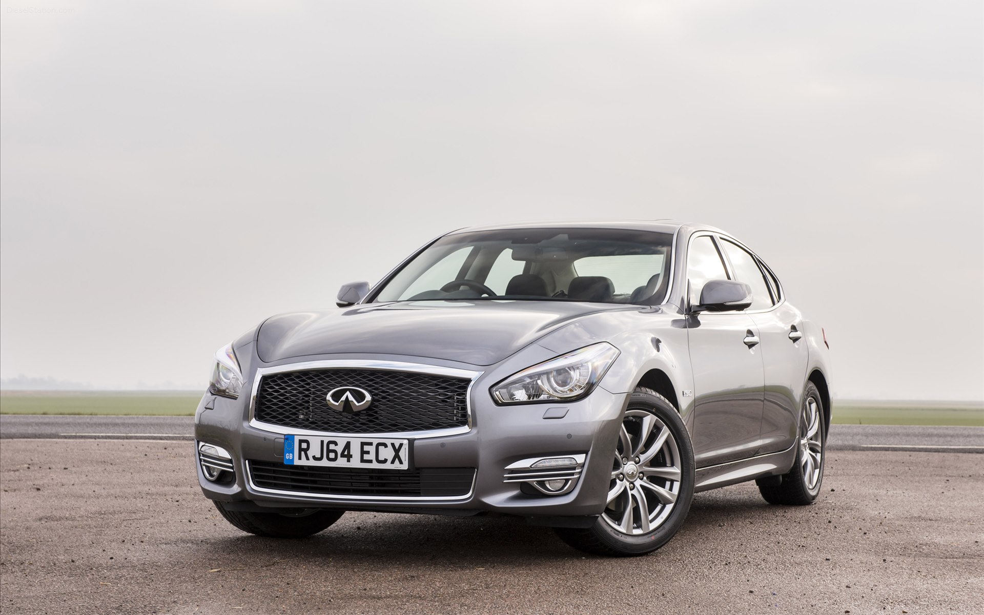 Infiniti Q70 2015