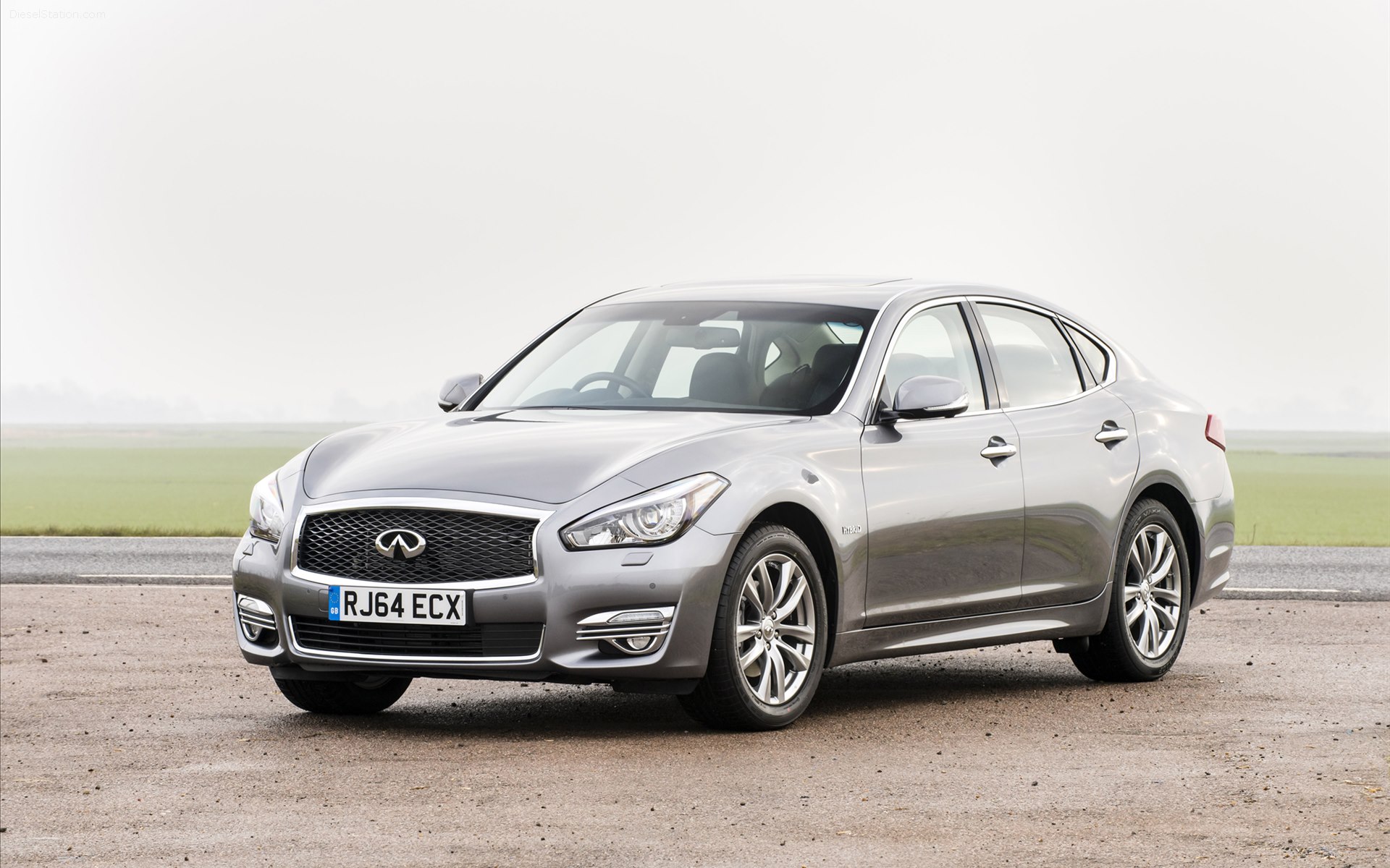 Infiniti Q70 2015