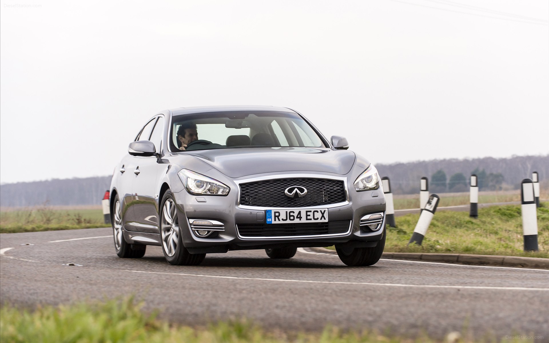 Infiniti Q70 2015