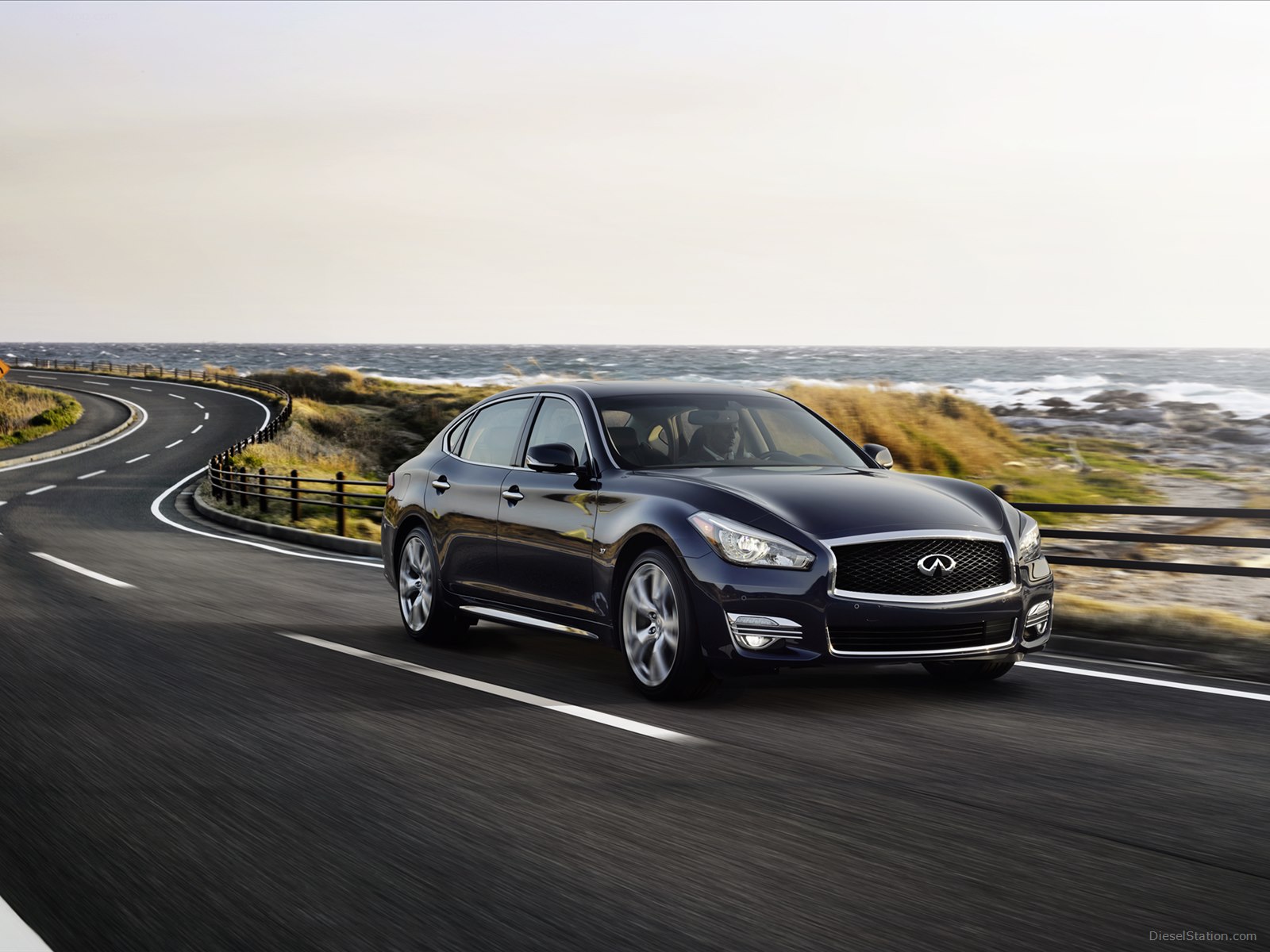 Infiniti Q70L 2015