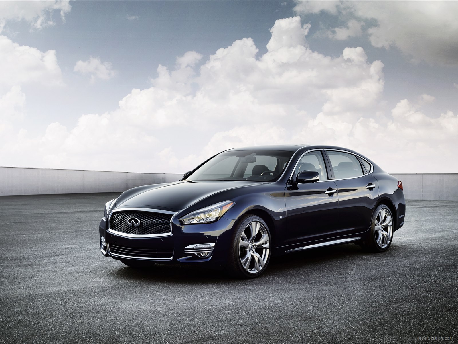 Infiniti Q70L 2015