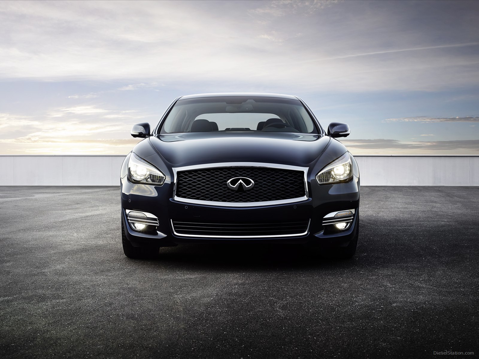 Infiniti Q70L 2015