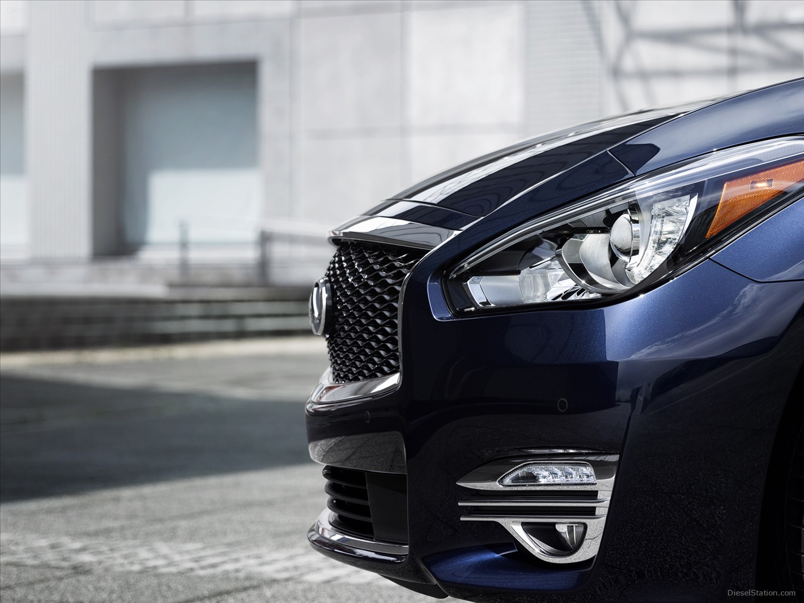 Infiniti Q70L 2015