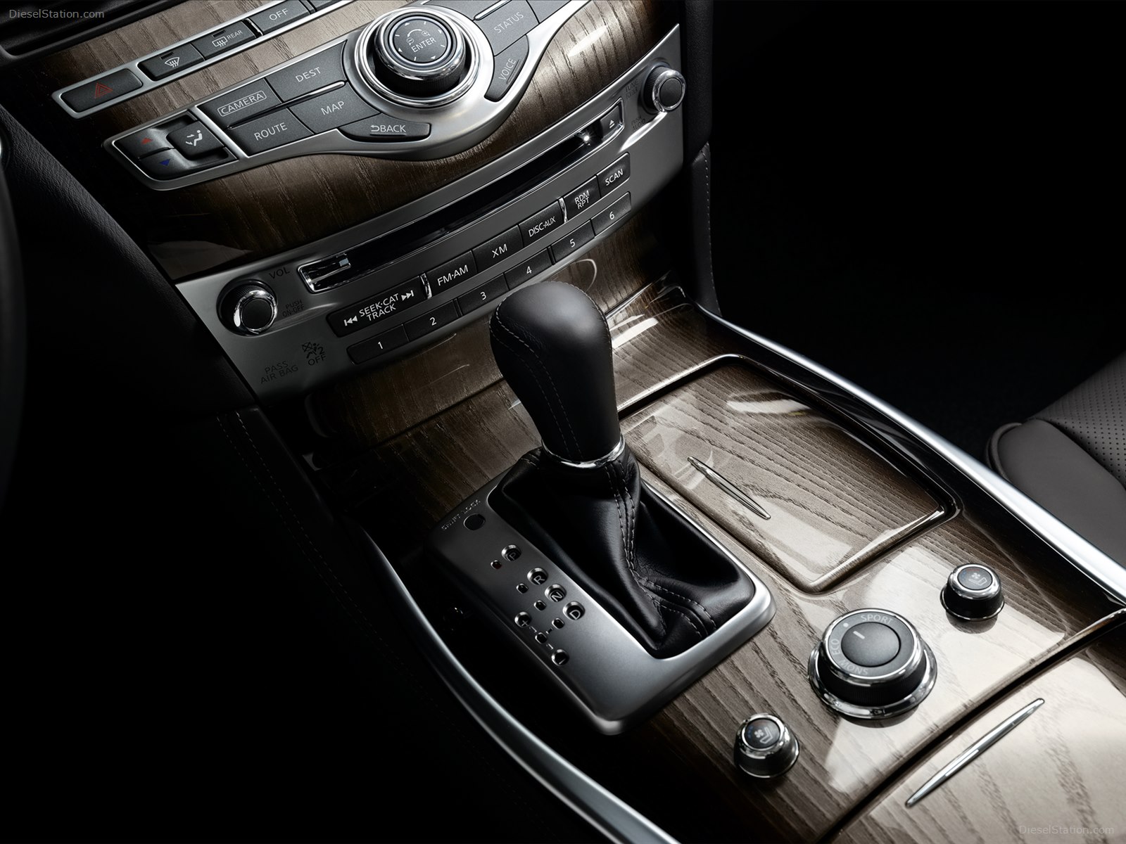 Infiniti Q70L 2015