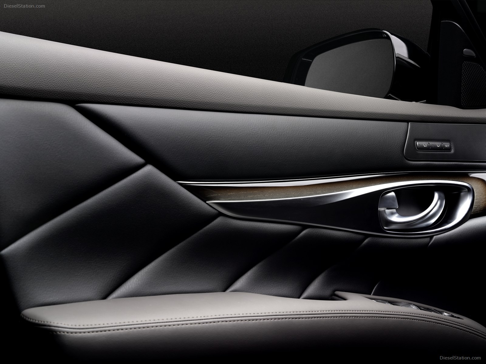 Infiniti Q70L 2015