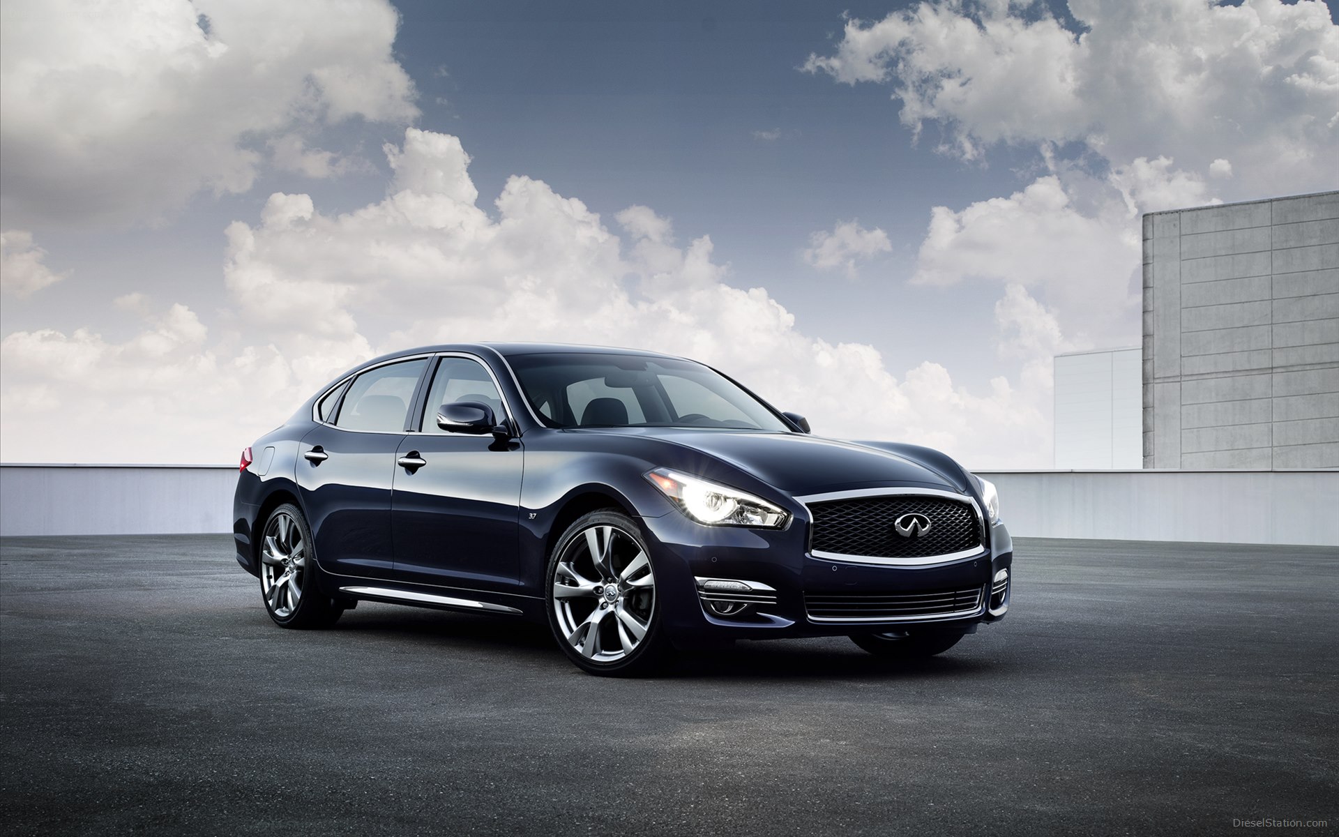 Infiniti Q70L 2015