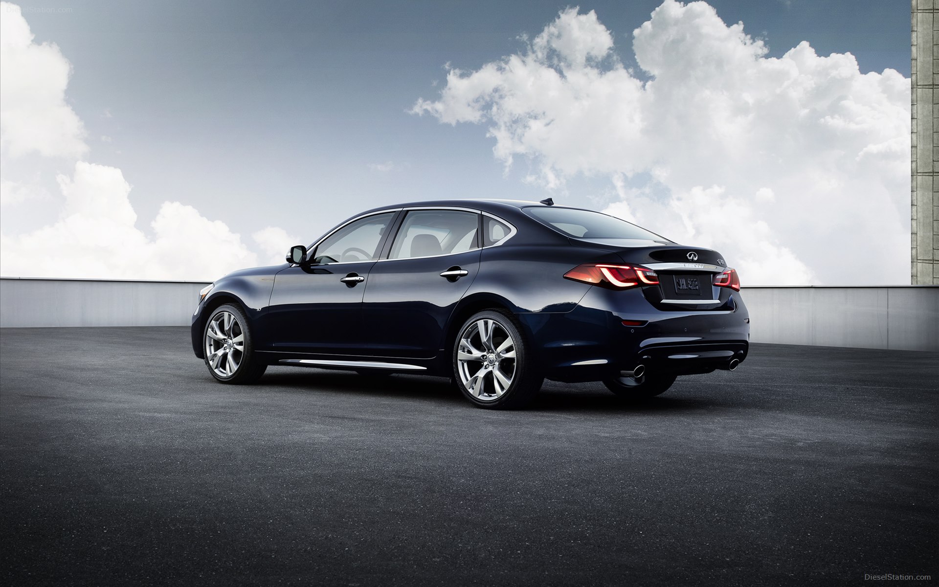 Infiniti Q70L 2015