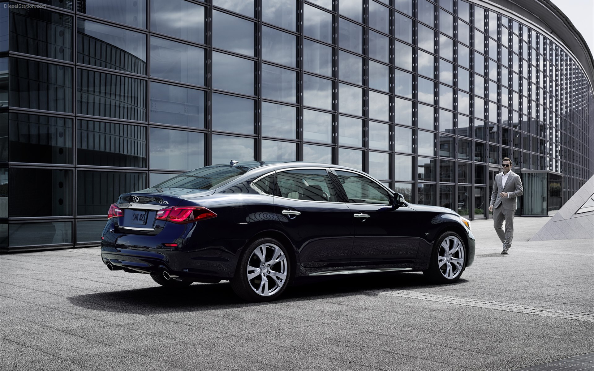 Infiniti Q70L 2015
