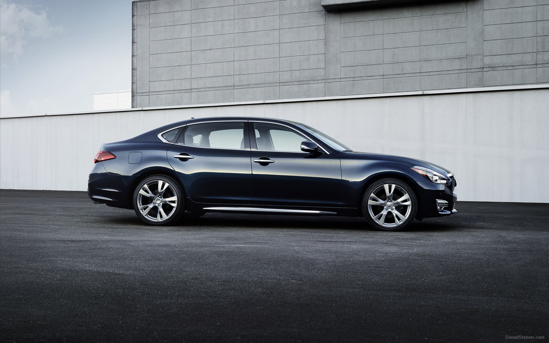 Infiniti Q70L 2015