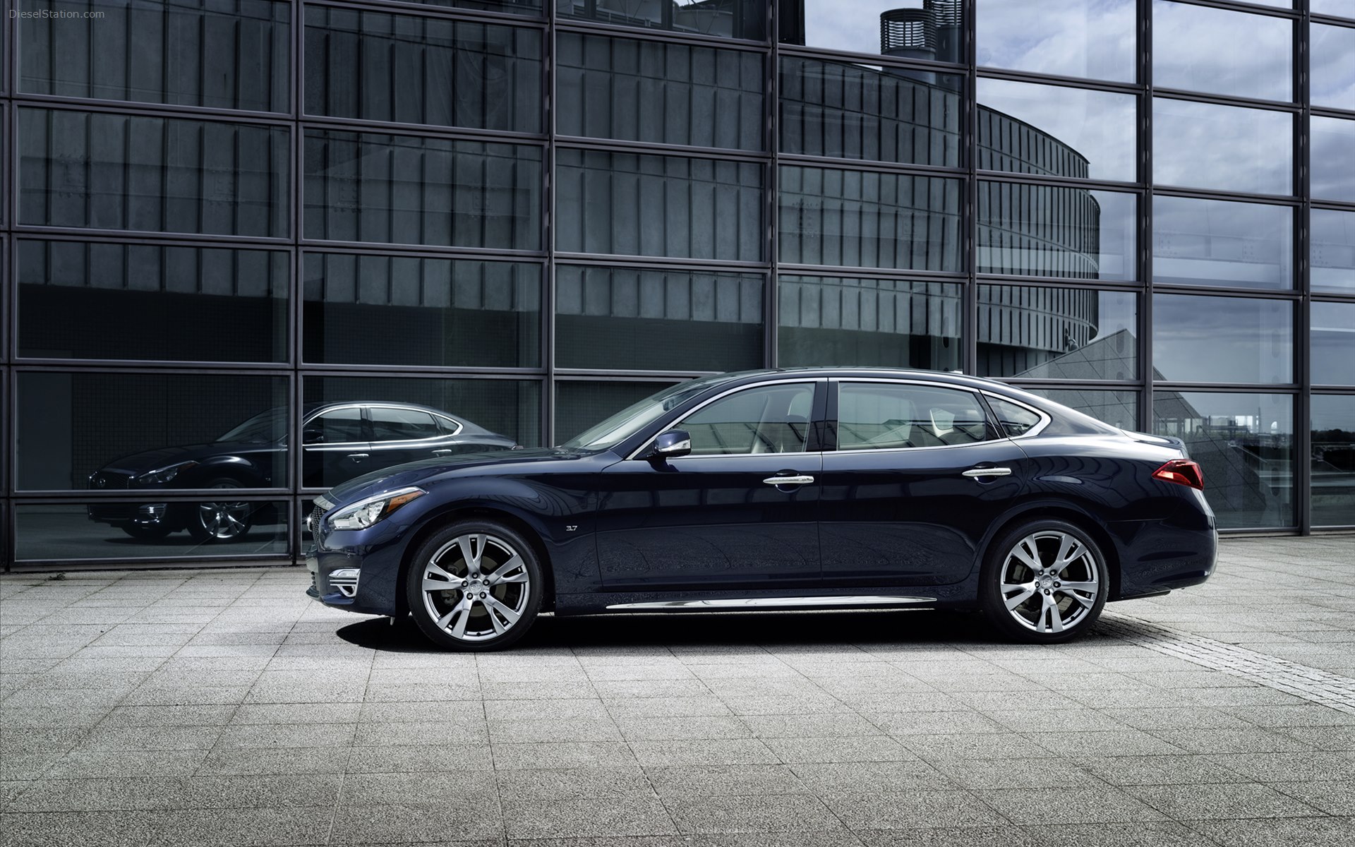 Infiniti Q70L 2015