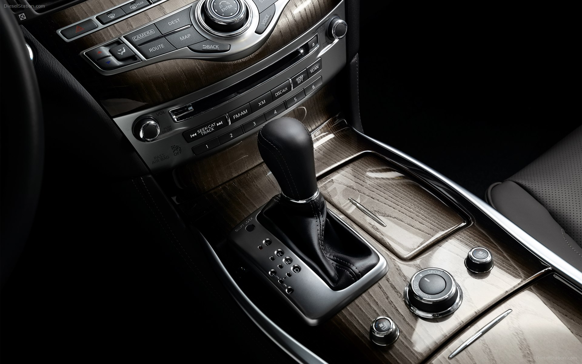 Infiniti Q70L 2015