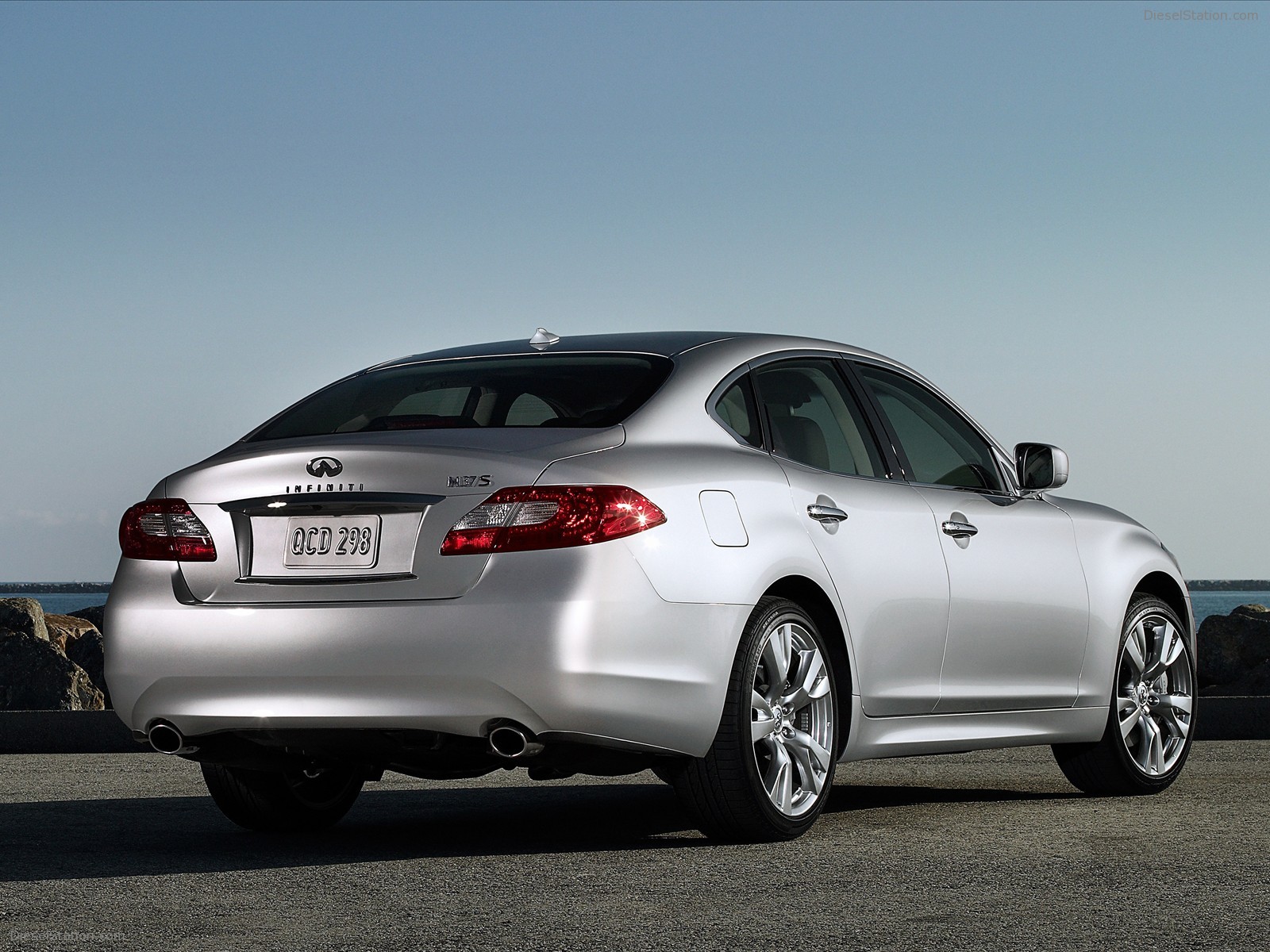 2011 Infiniti M - LA Motor Show 2009