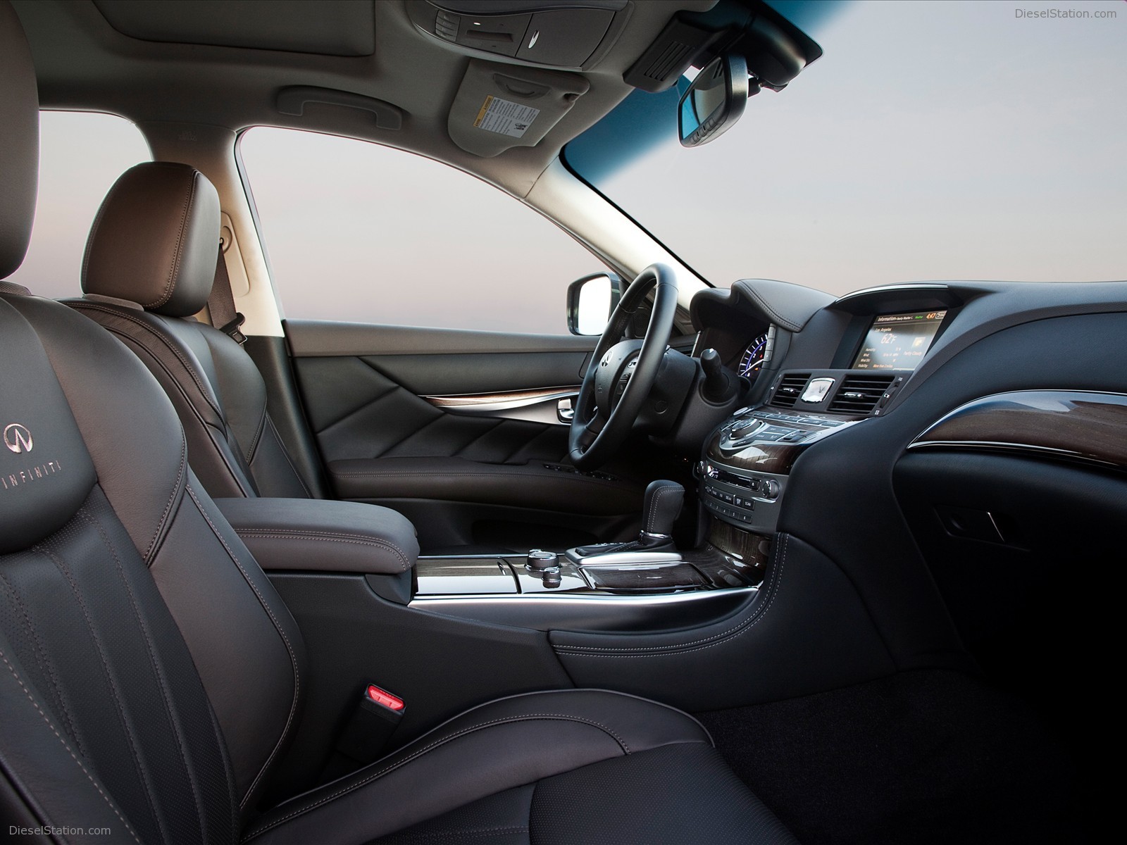 2011 Infiniti M - LA Motor Show 2009