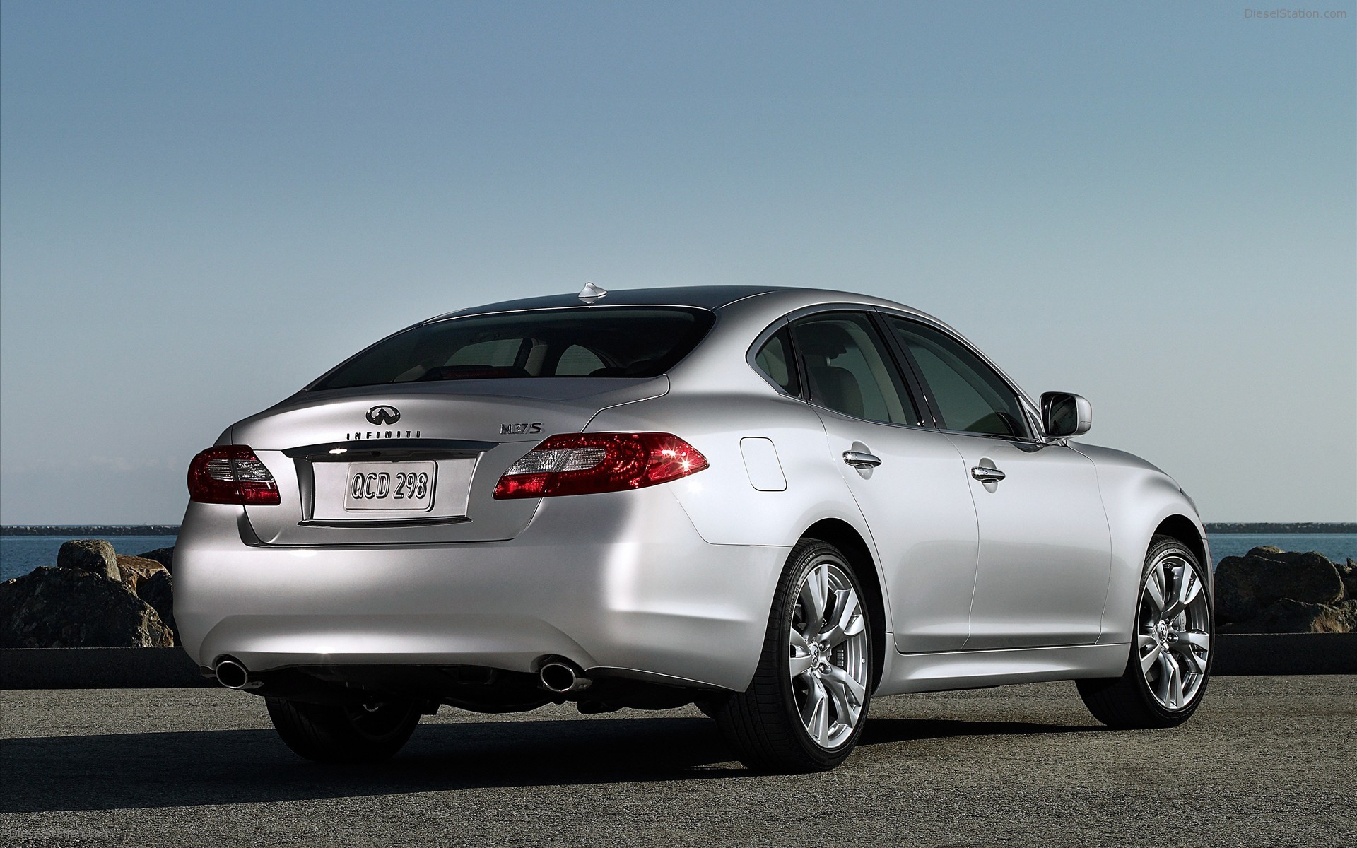 2011 Infiniti M - LA Motor Show 2009