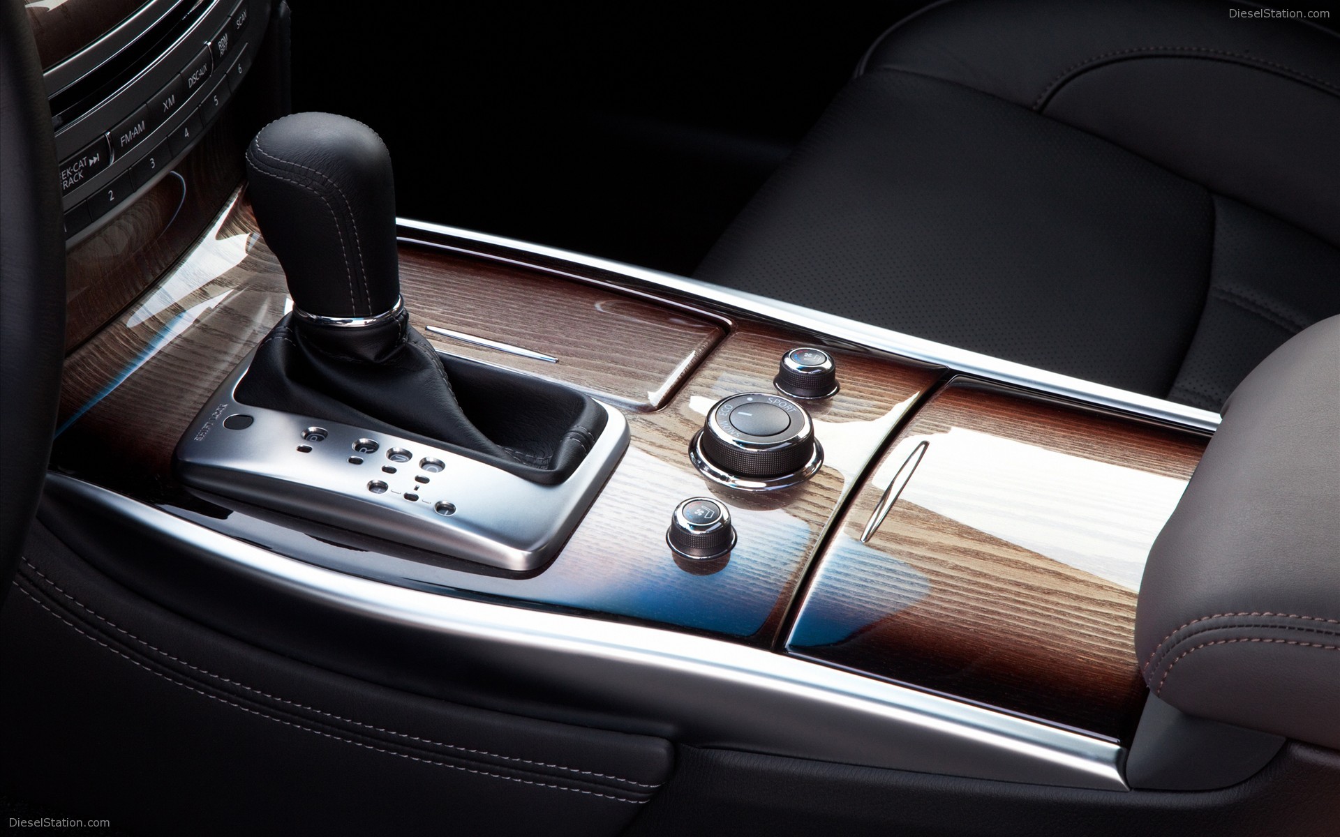 2011 Infiniti M - LA Motor Show 2009