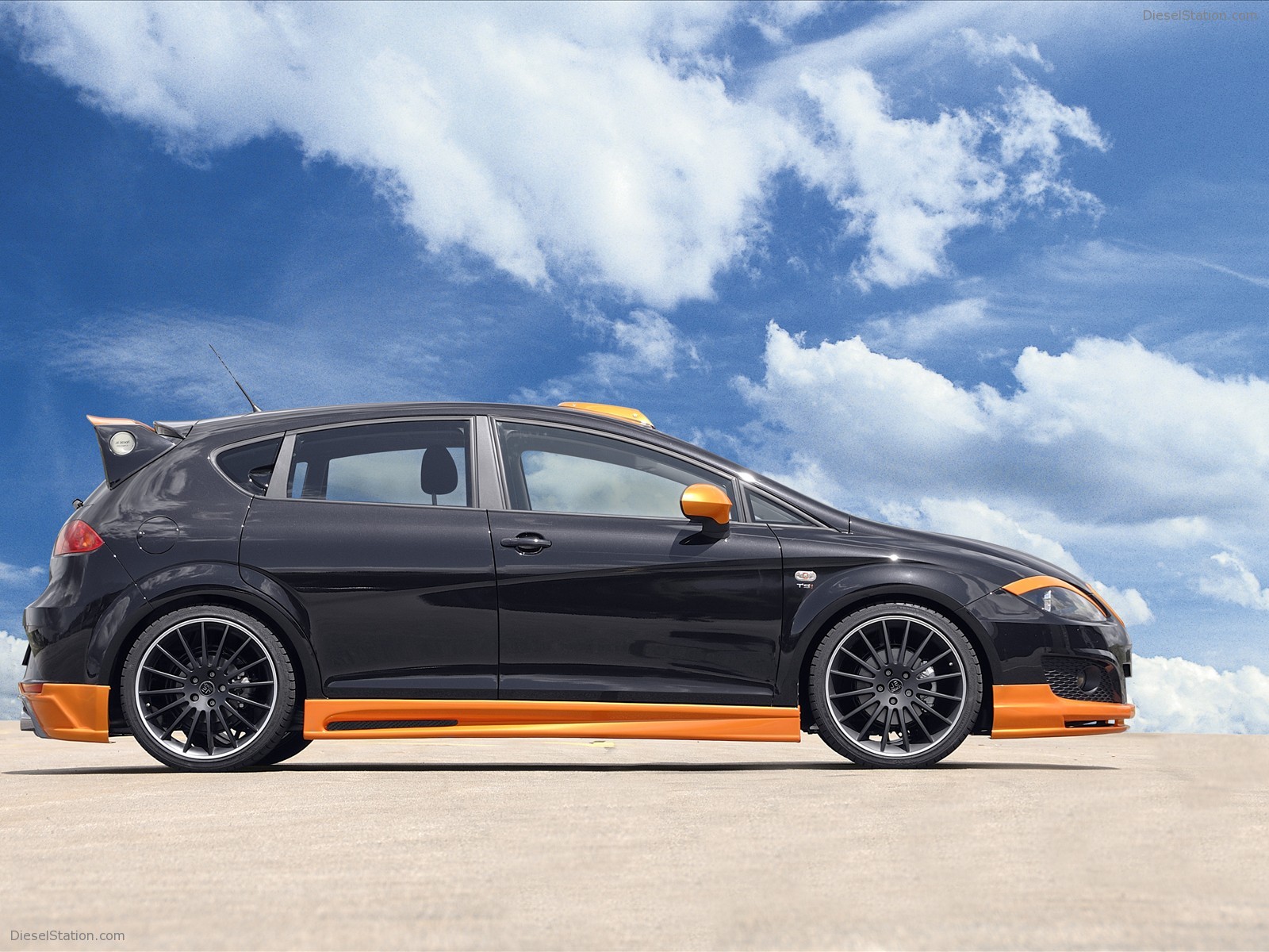 JE DESIGN Facelifts Seat Leon into a Sports Car JE DESIGN Facelifts Seat Leon into a Sports Car