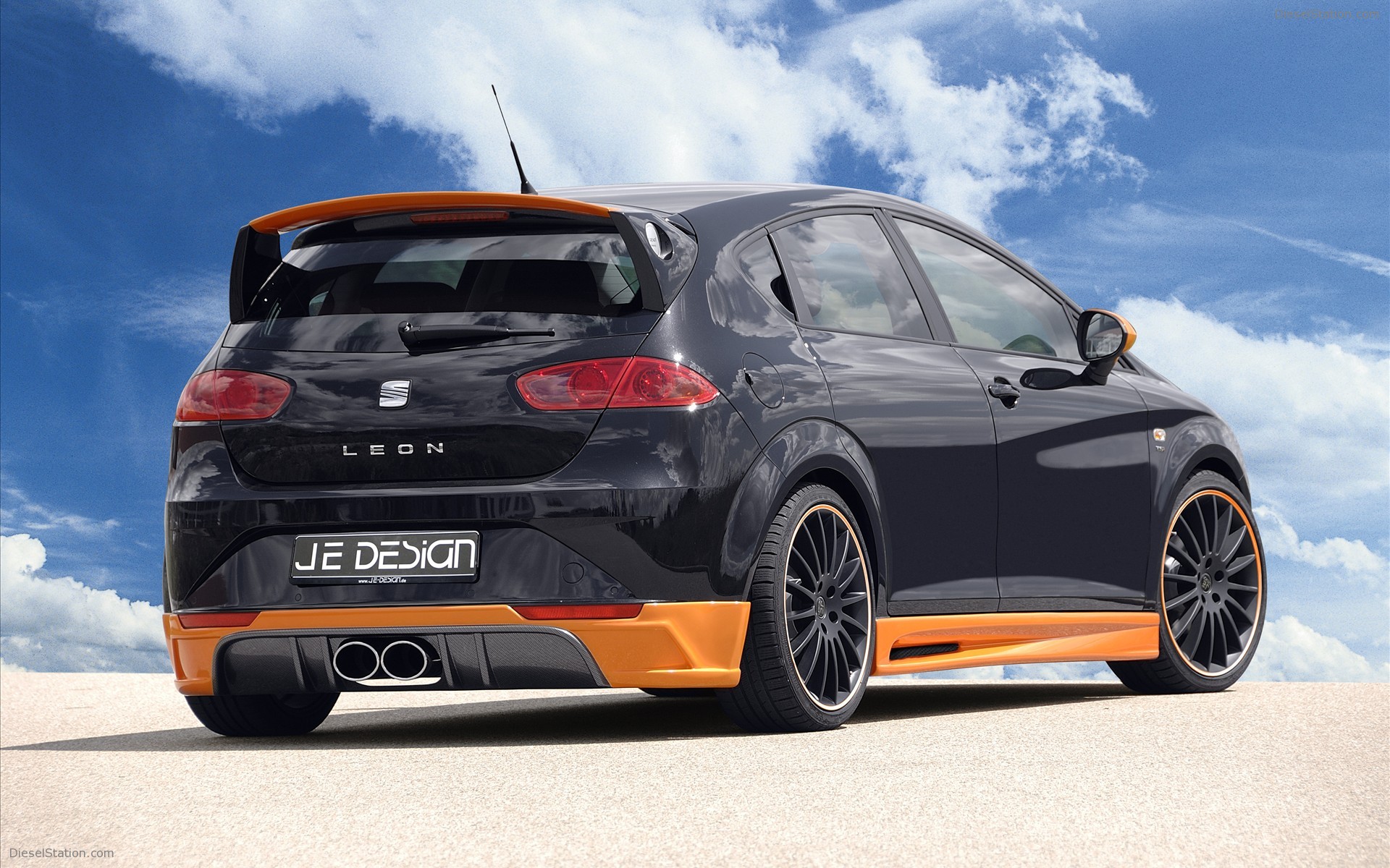 JE DESIGN Facelifts Seat Leon into a Sports Car