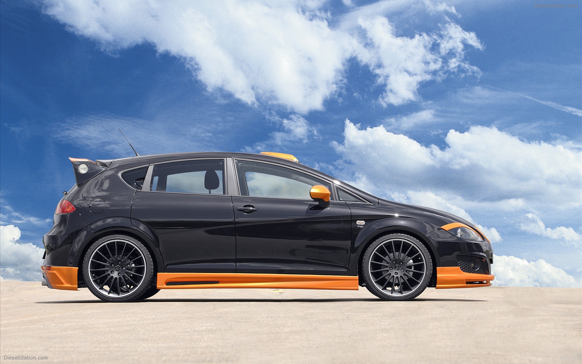 JE DESIGN Facelifts Seat Leon into a Sports Car