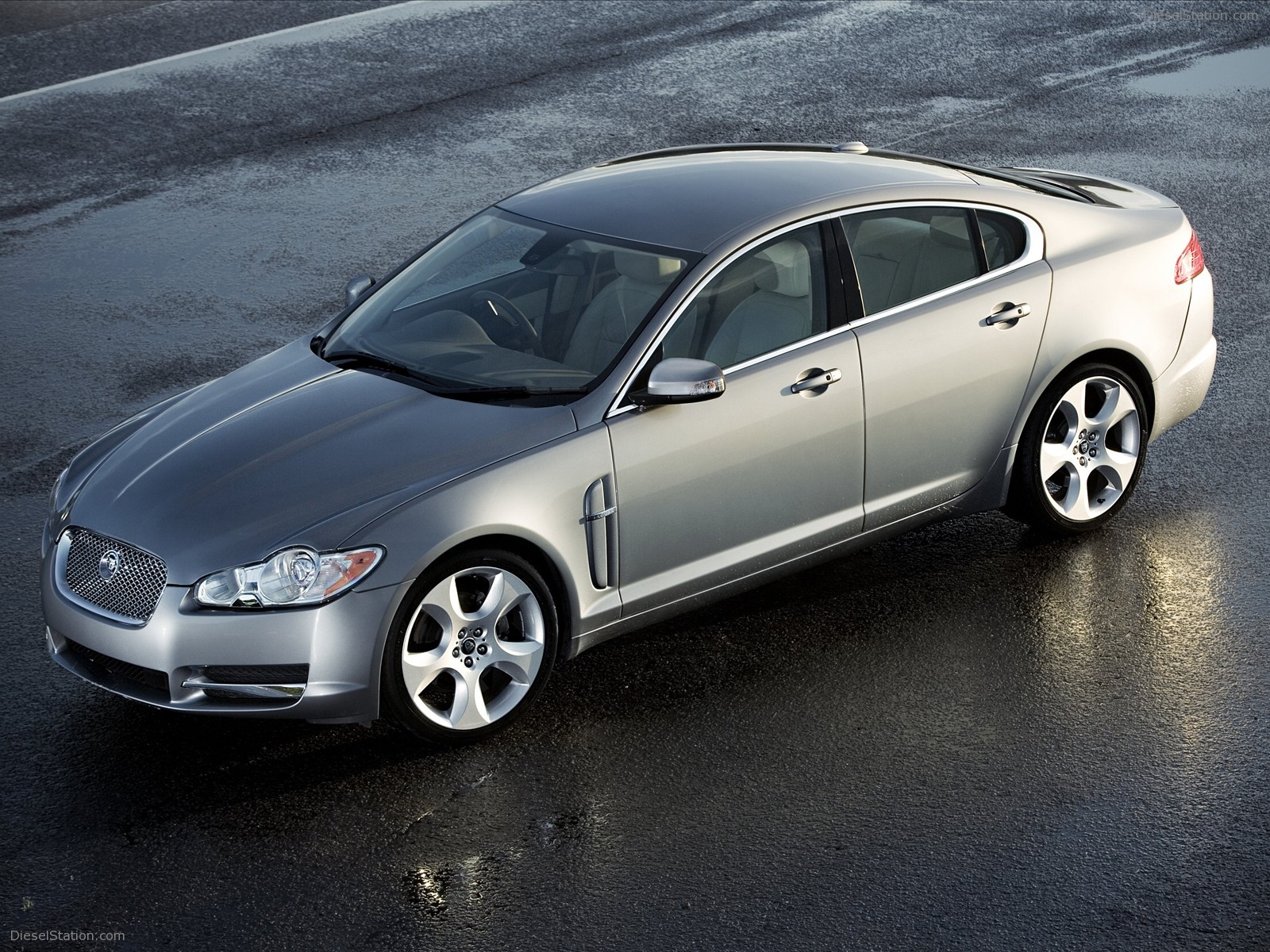 2010 New Jaguar XF