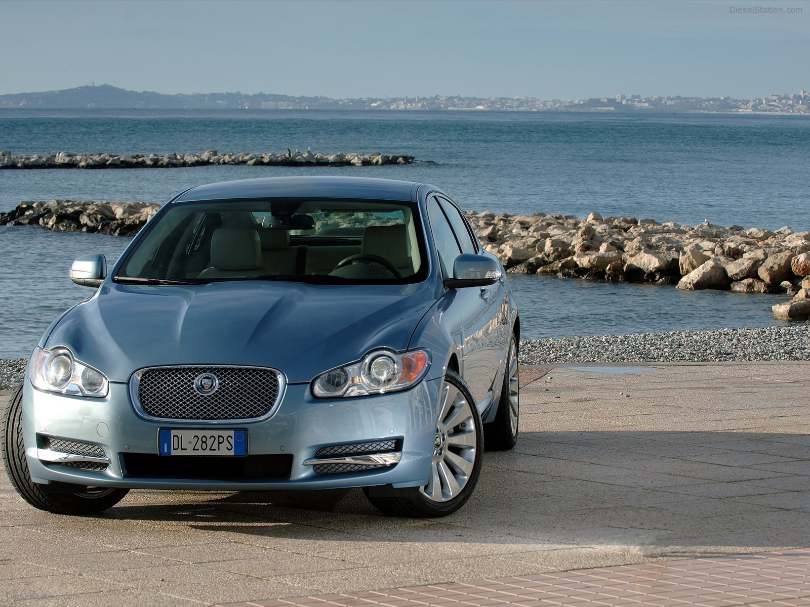 2010 New Jaguar XF