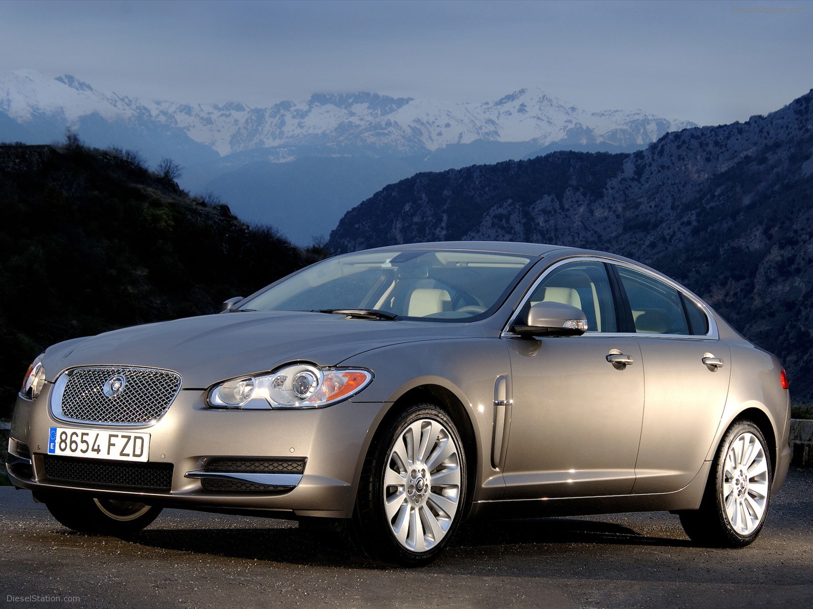 2010 New Jaguar XF