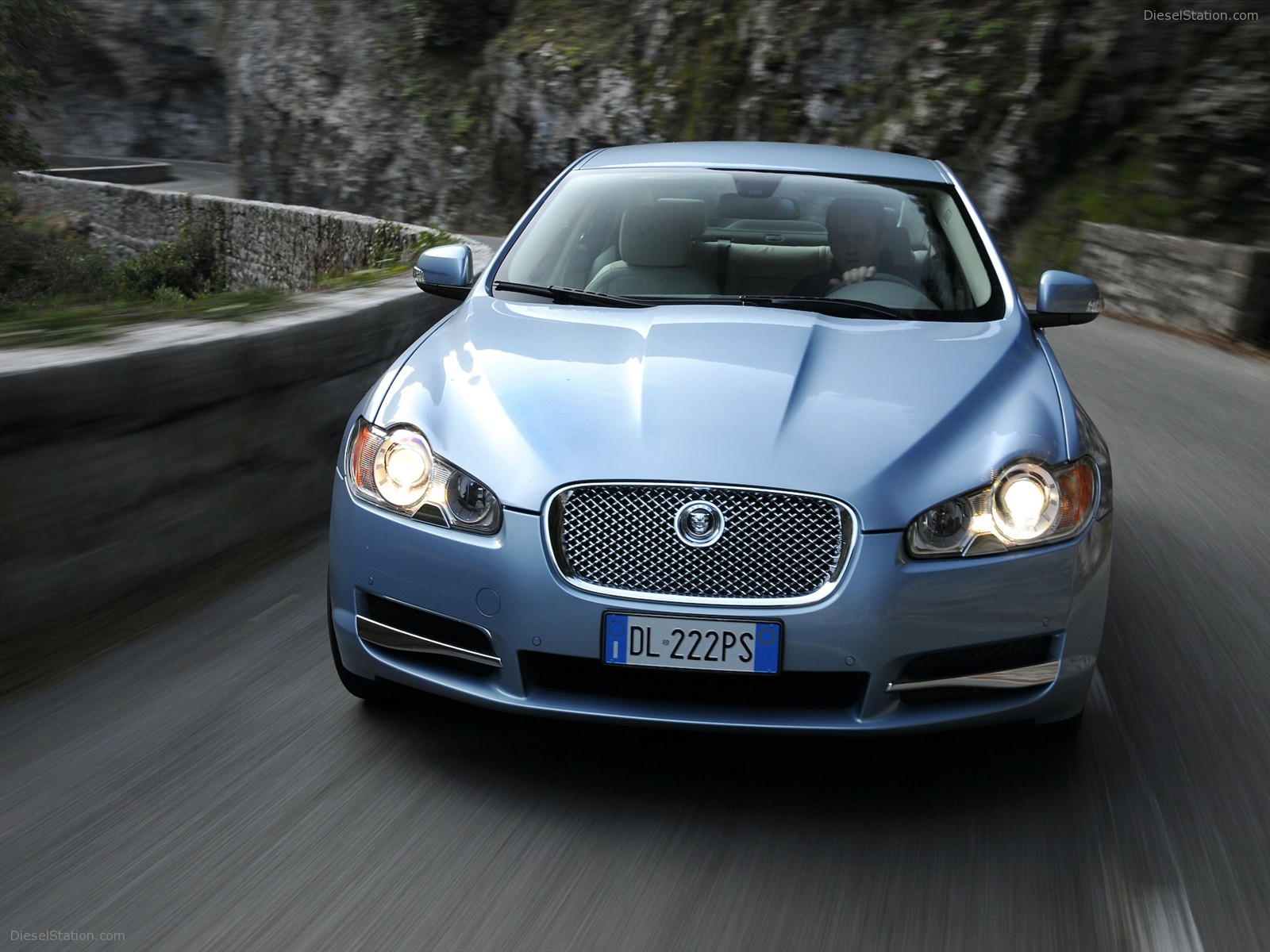 2010 New Jaguar XF