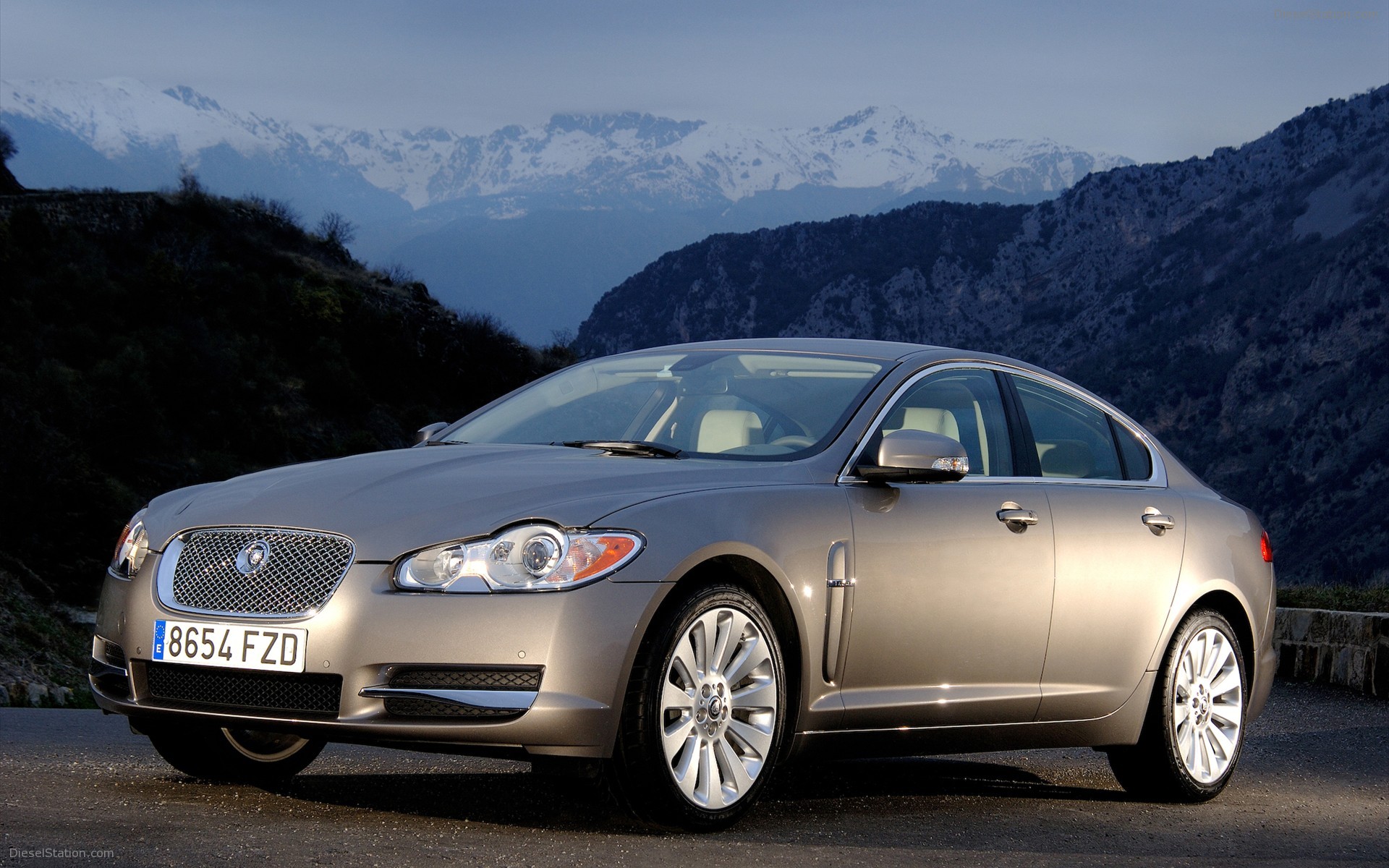2010 New Jaguar XF