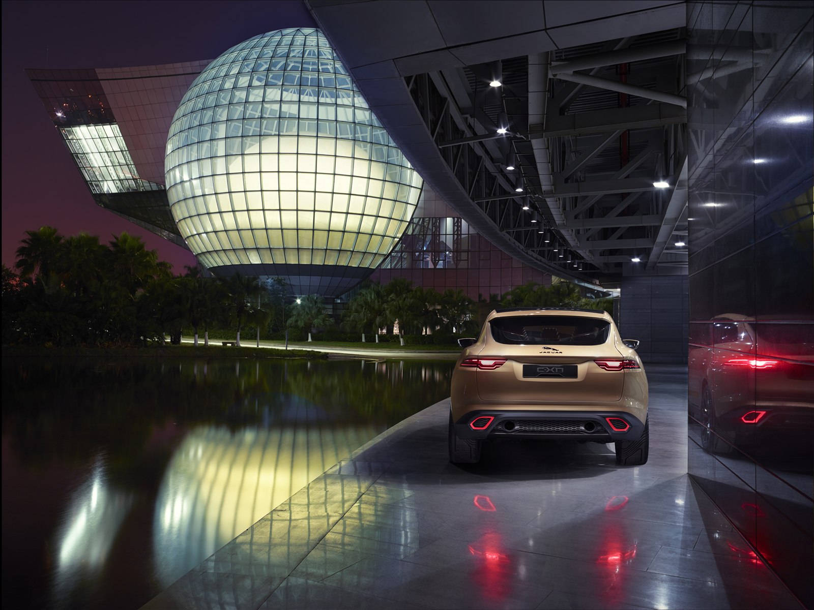 Jaguar C-X17 5-Seater Concept 2013