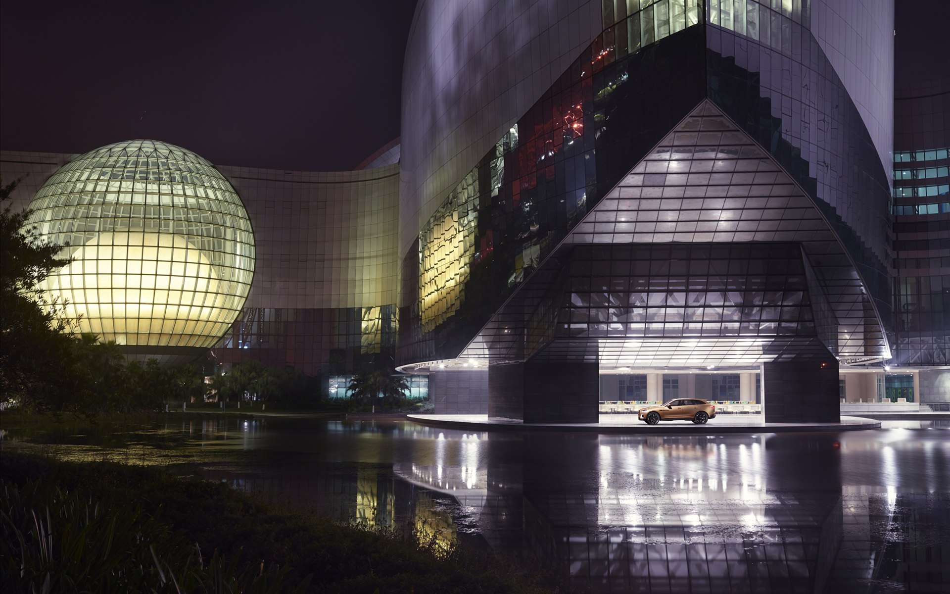 Jaguar C-X17 5-Seater Concept 2013