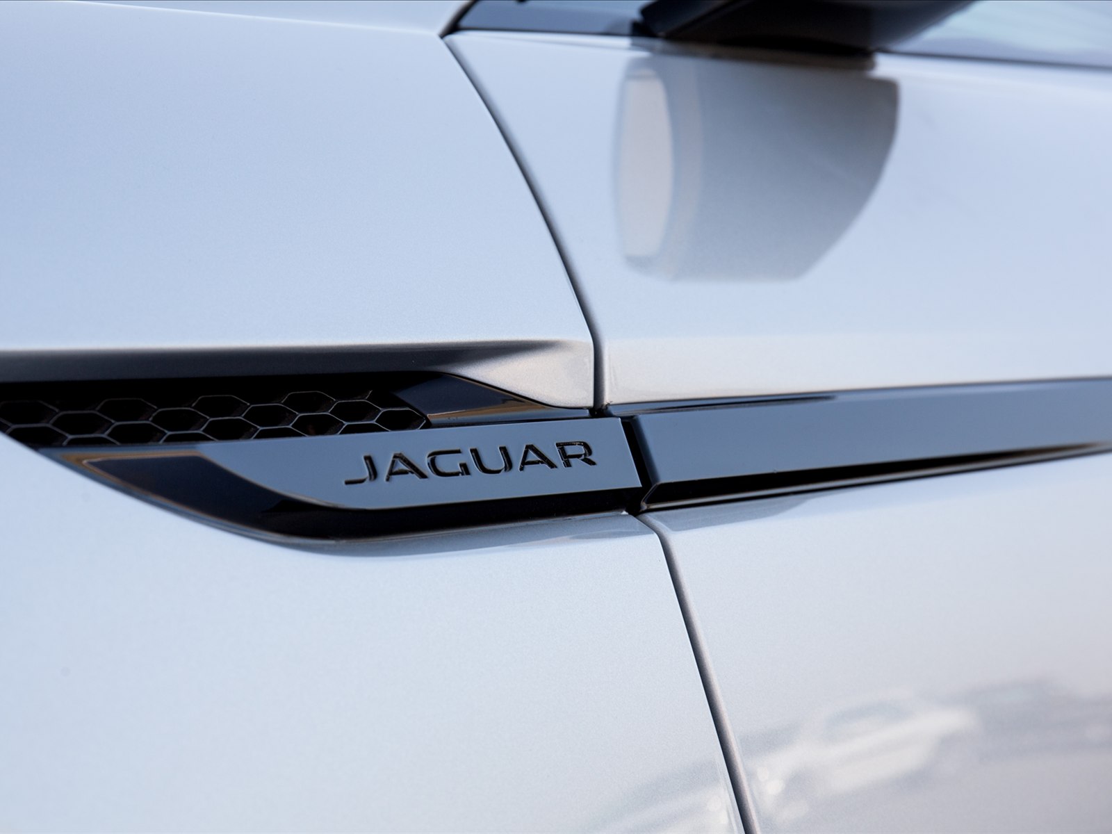 Jaguar C-X17 Sports Crossover Concept 2013 Jaguar C-X17 Sports Crossover Concept 2013