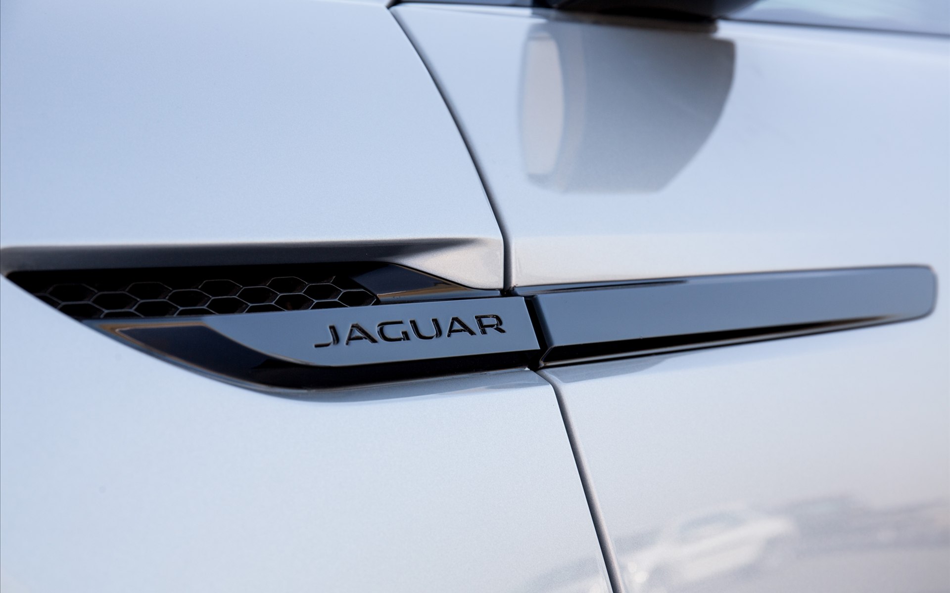 Jaguar C-X17 Sports Crossover Concept 2013