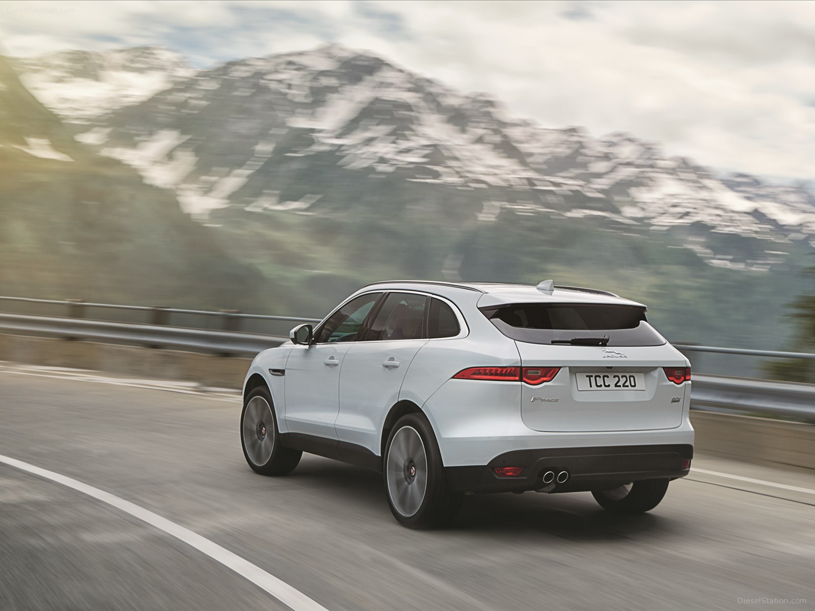 Jaguar F-Pace 2016