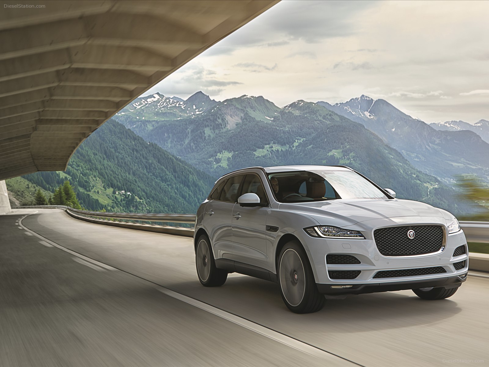 Jaguar F-Pace 2016