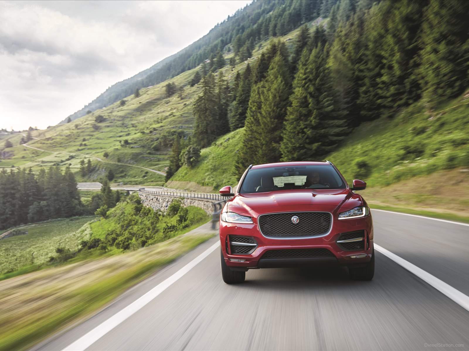 Jaguar F-Pace 2016