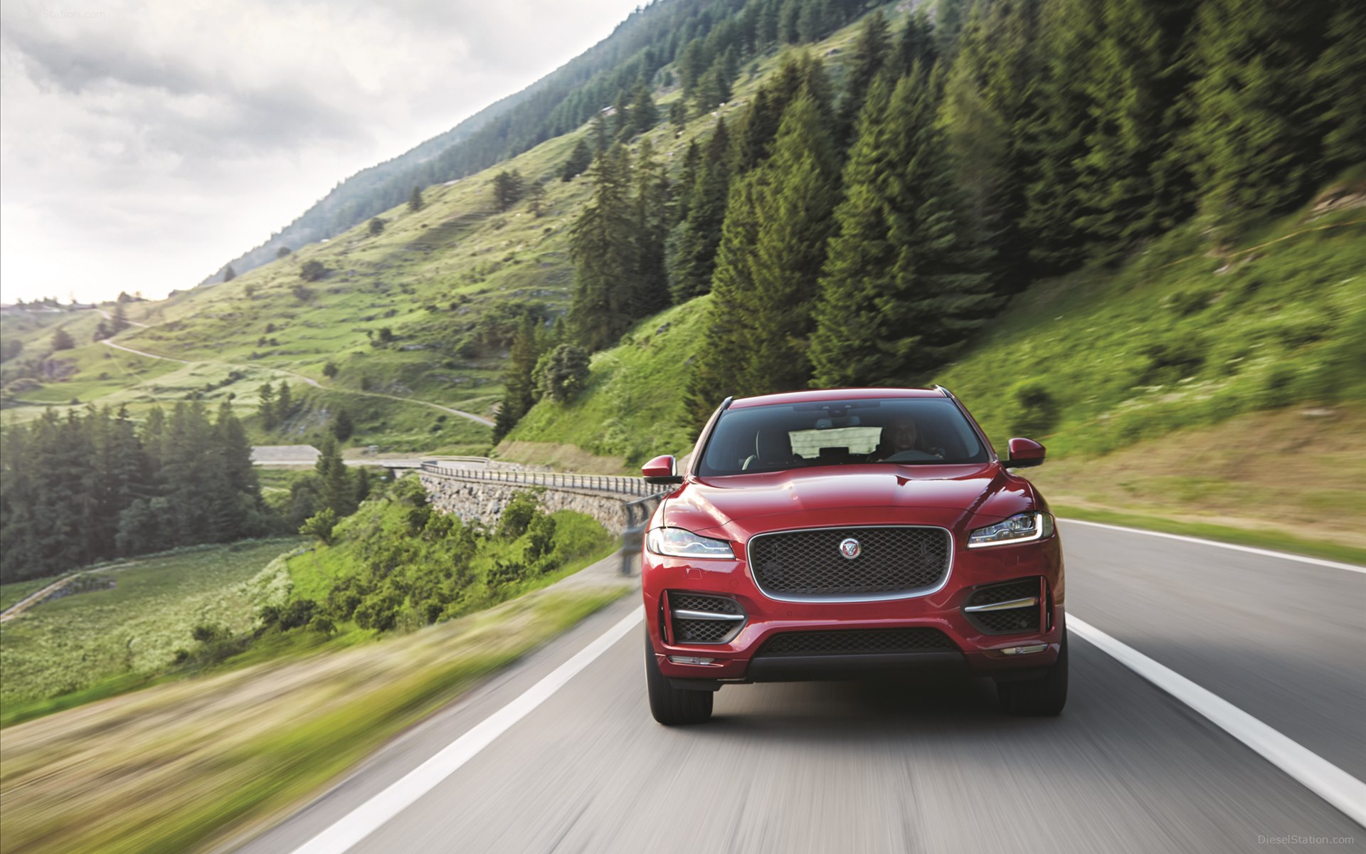 Jaguar F-Pace 2016