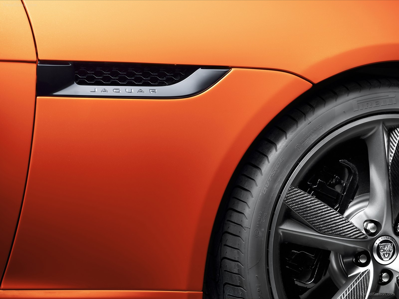 Jaguar F-Type Firesand 2013