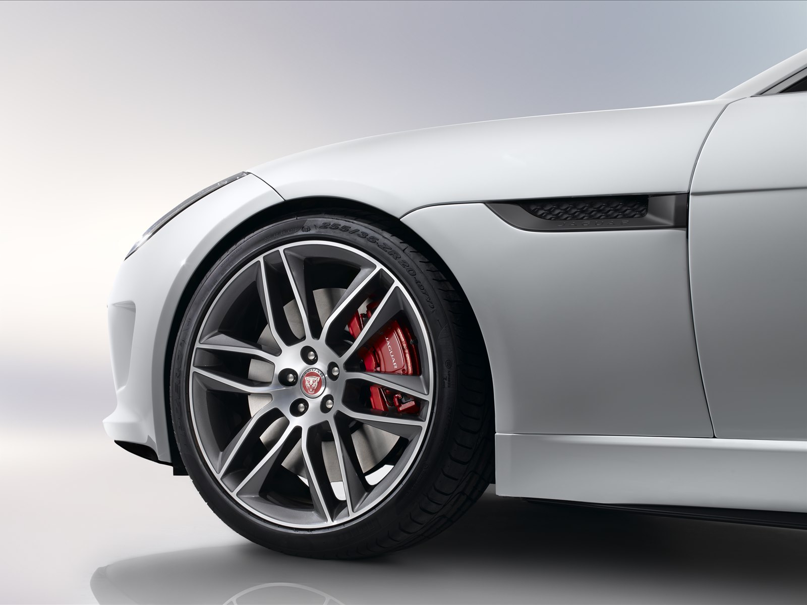 Jaguar F-Type R Coupe 2015
