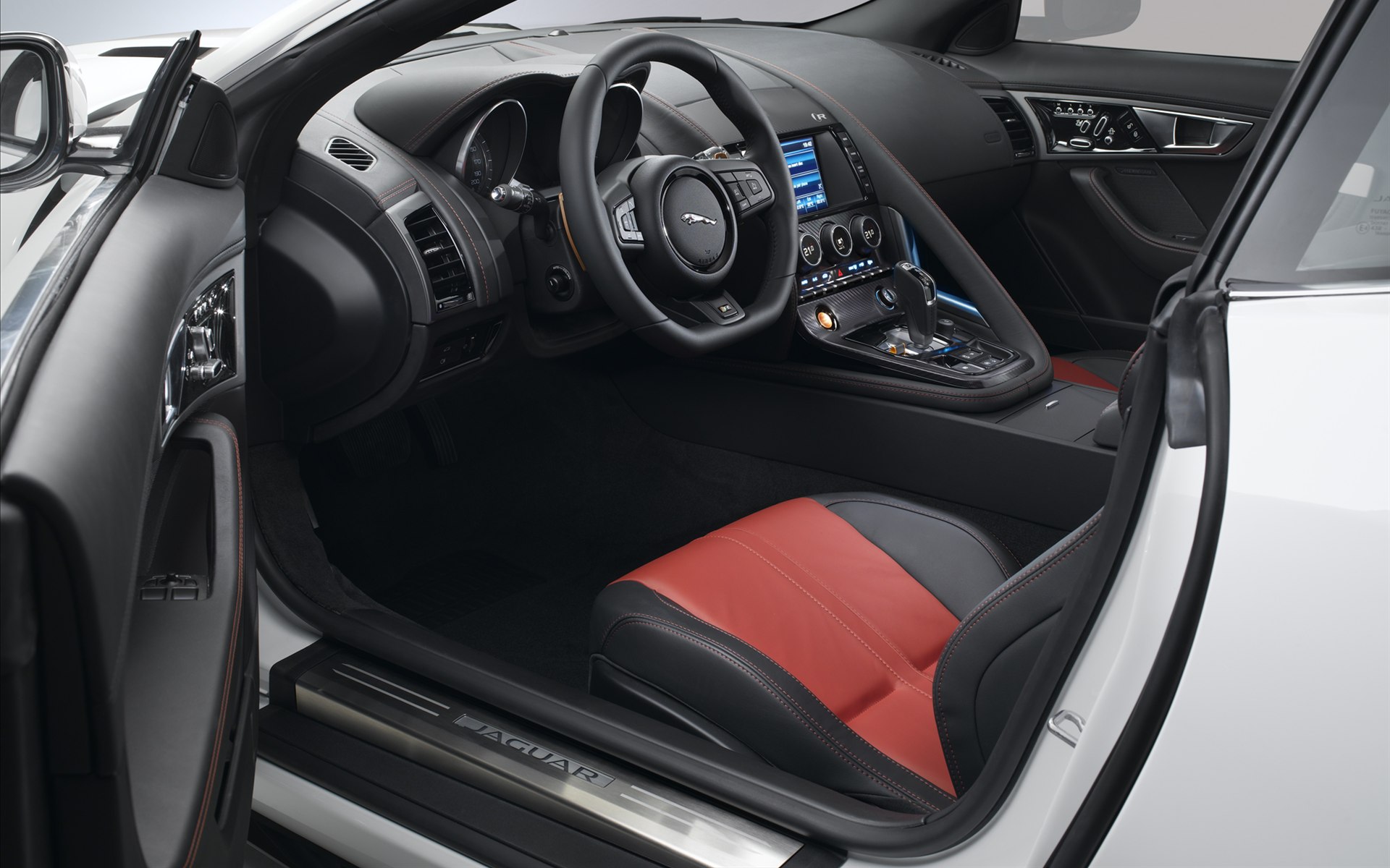 Jaguar F-Type R Coupe 2015