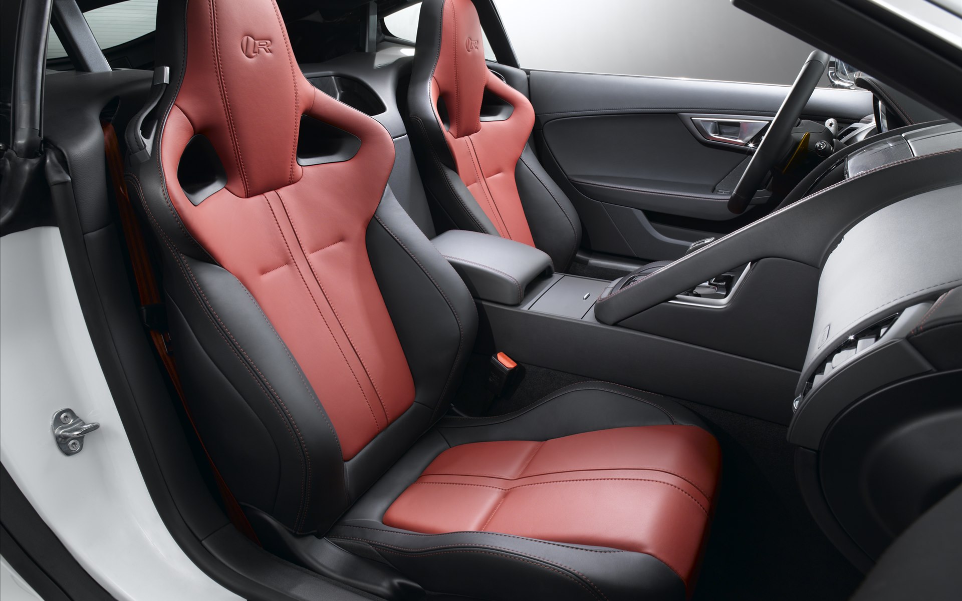 Jaguar F-Type R Coupe 2015