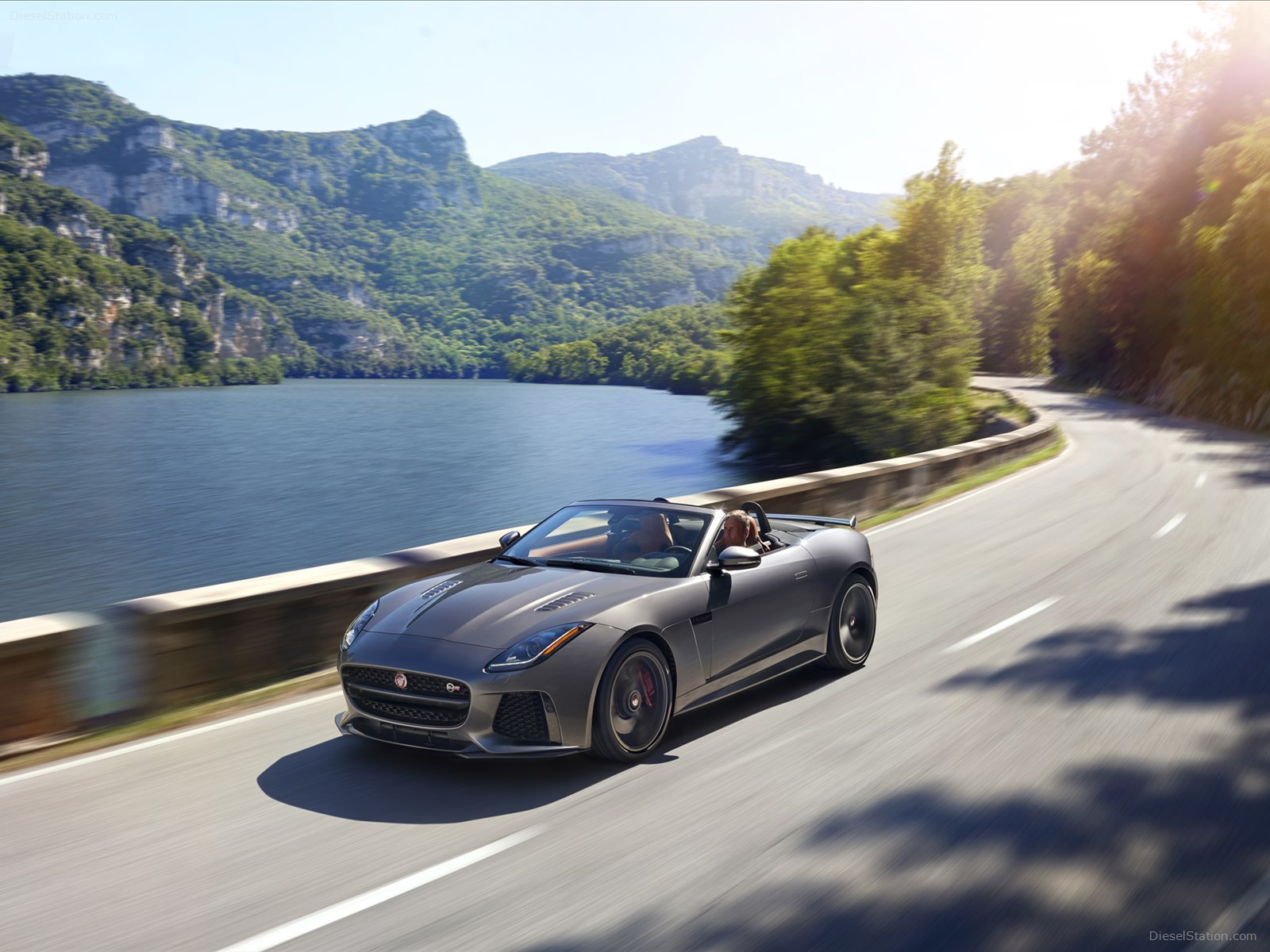 Jaguar F-TYPE SVR Convertible 2017