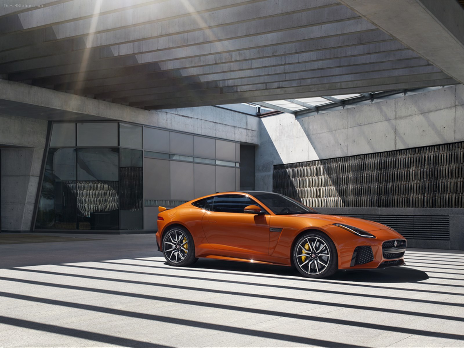 Jaguar F-Type SVR Coupe 2017