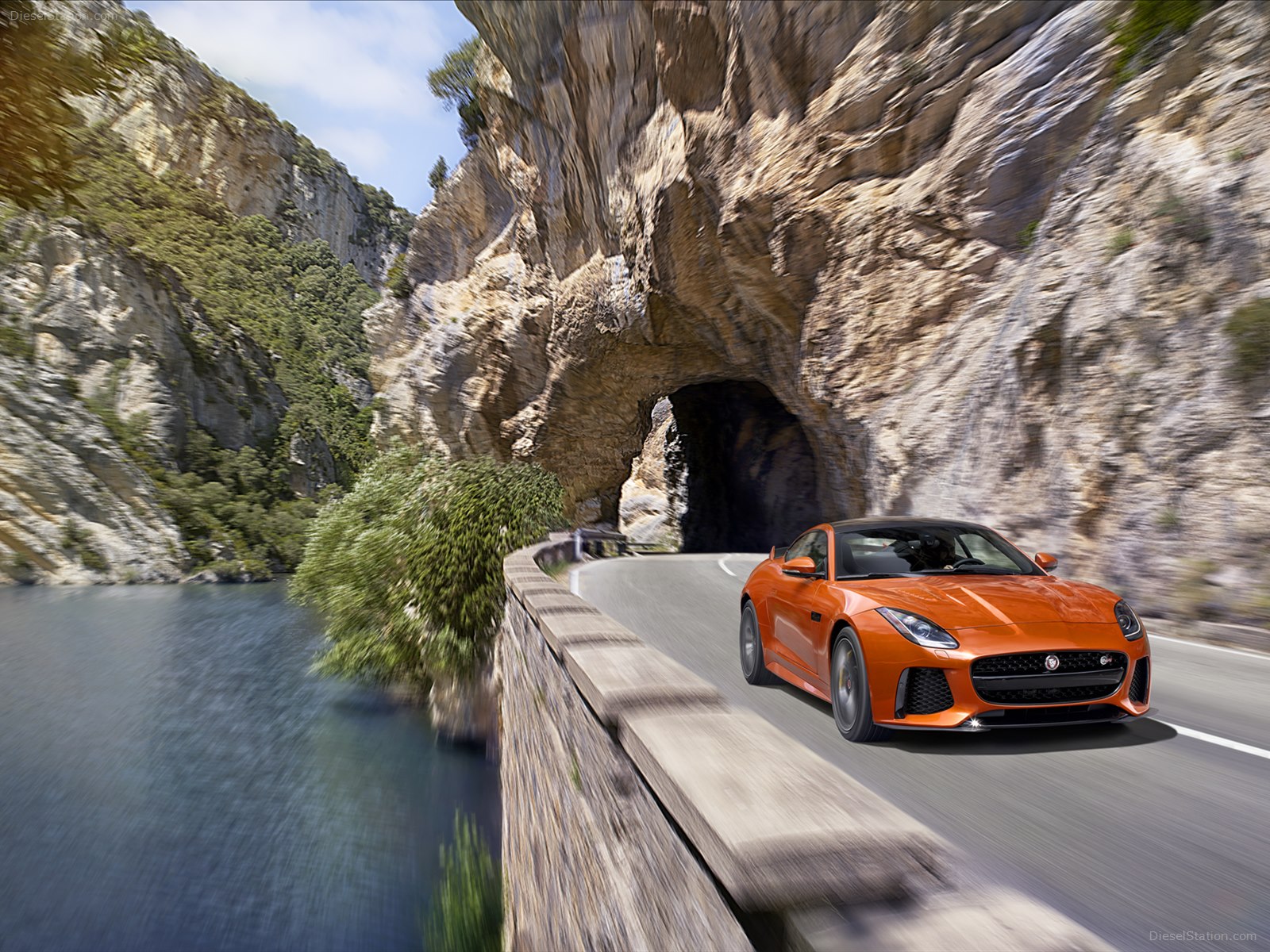 Jaguar F-Type SVR Coupe 2017
