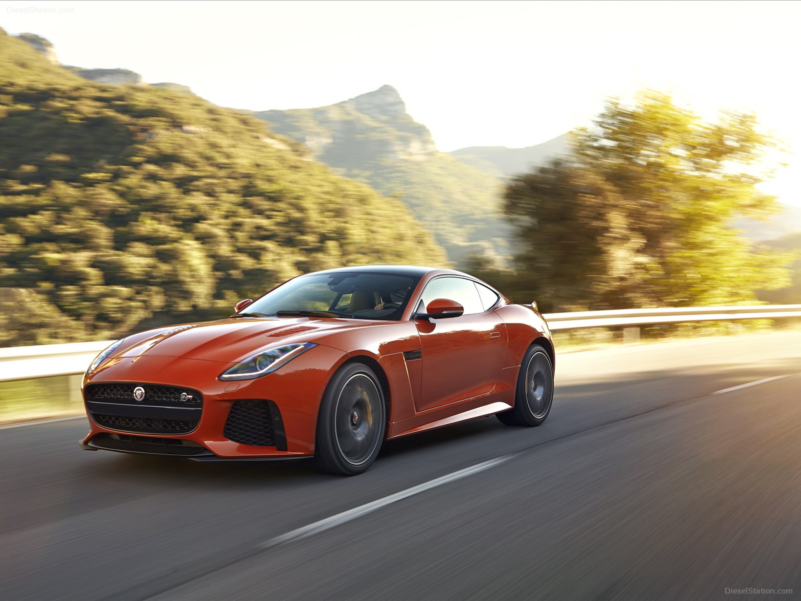 Jaguar F-Type SVR Coupe 2017