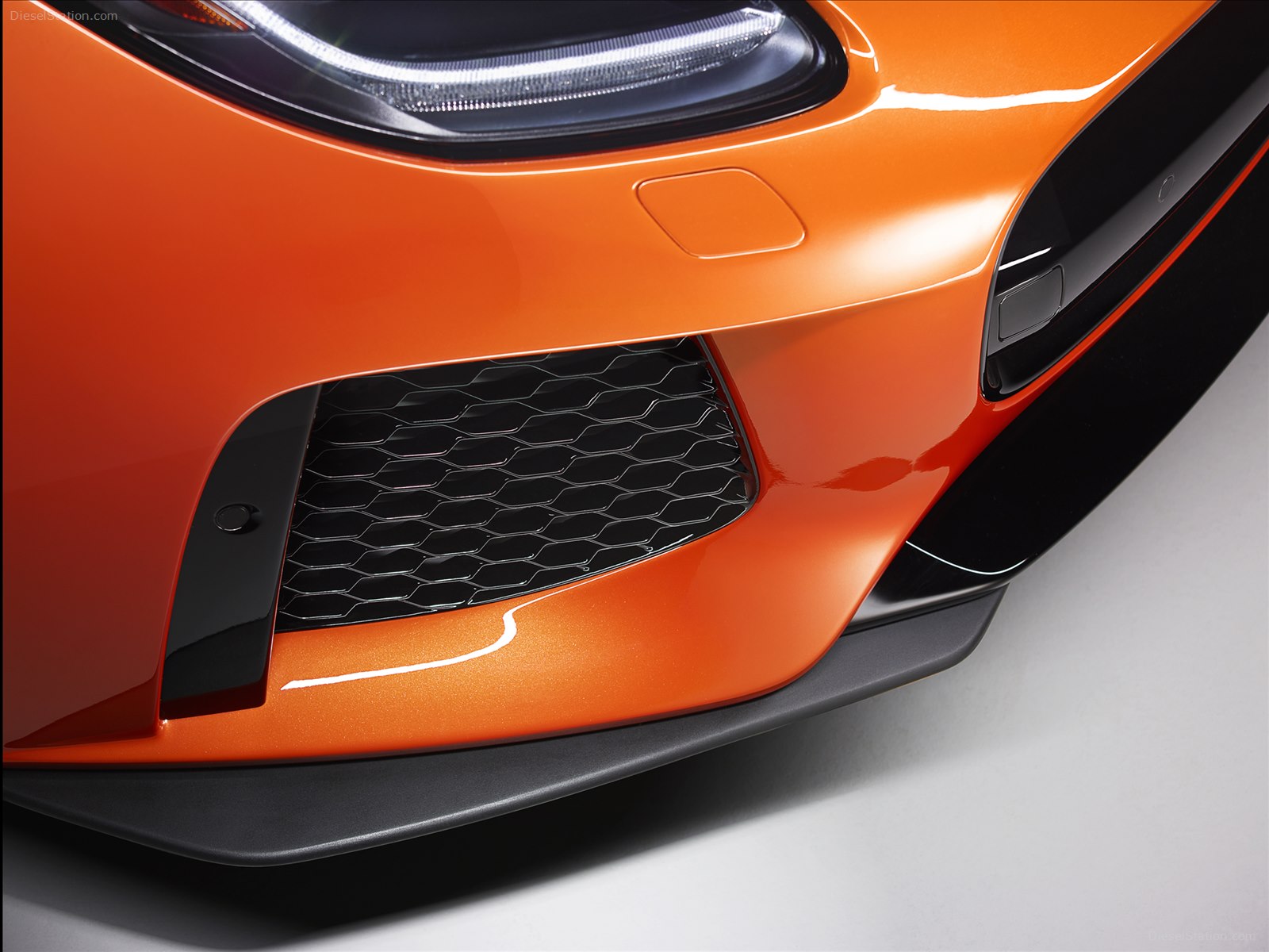 Jaguar F-Type SVR Coupe 2017