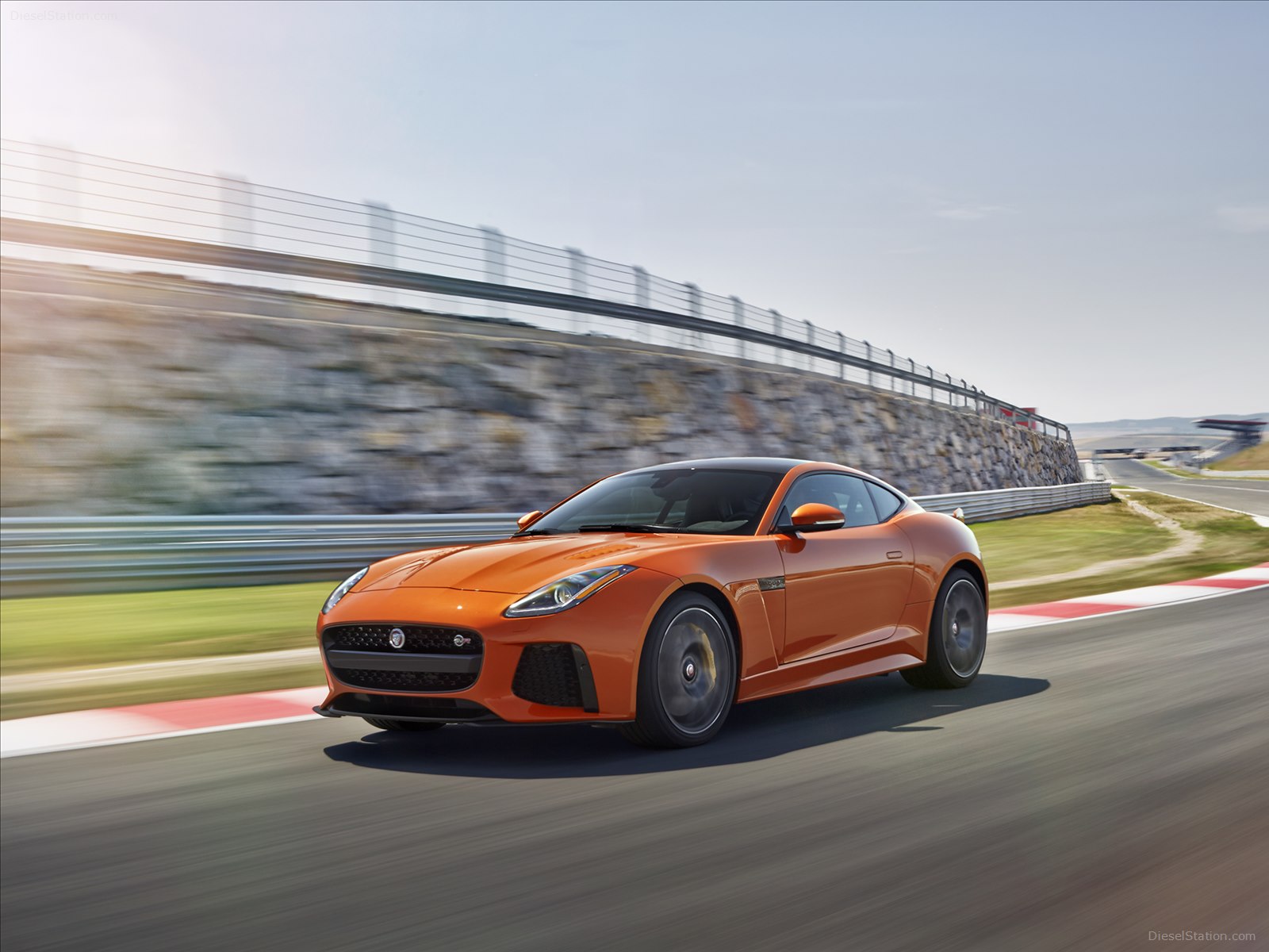 Jaguar F-Type SVR Coupe 2017