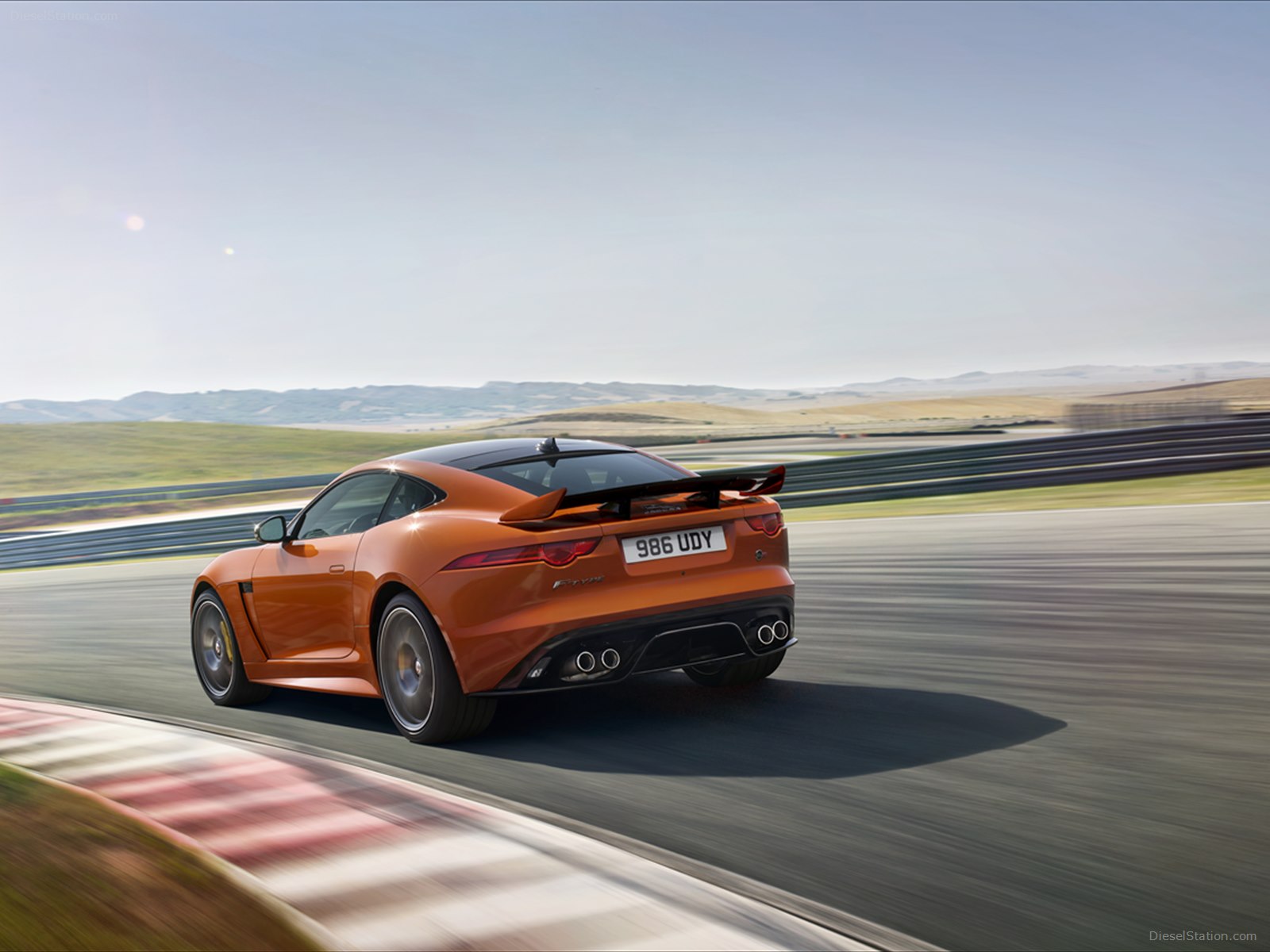 Jaguar F-Type SVR Coupe 2017