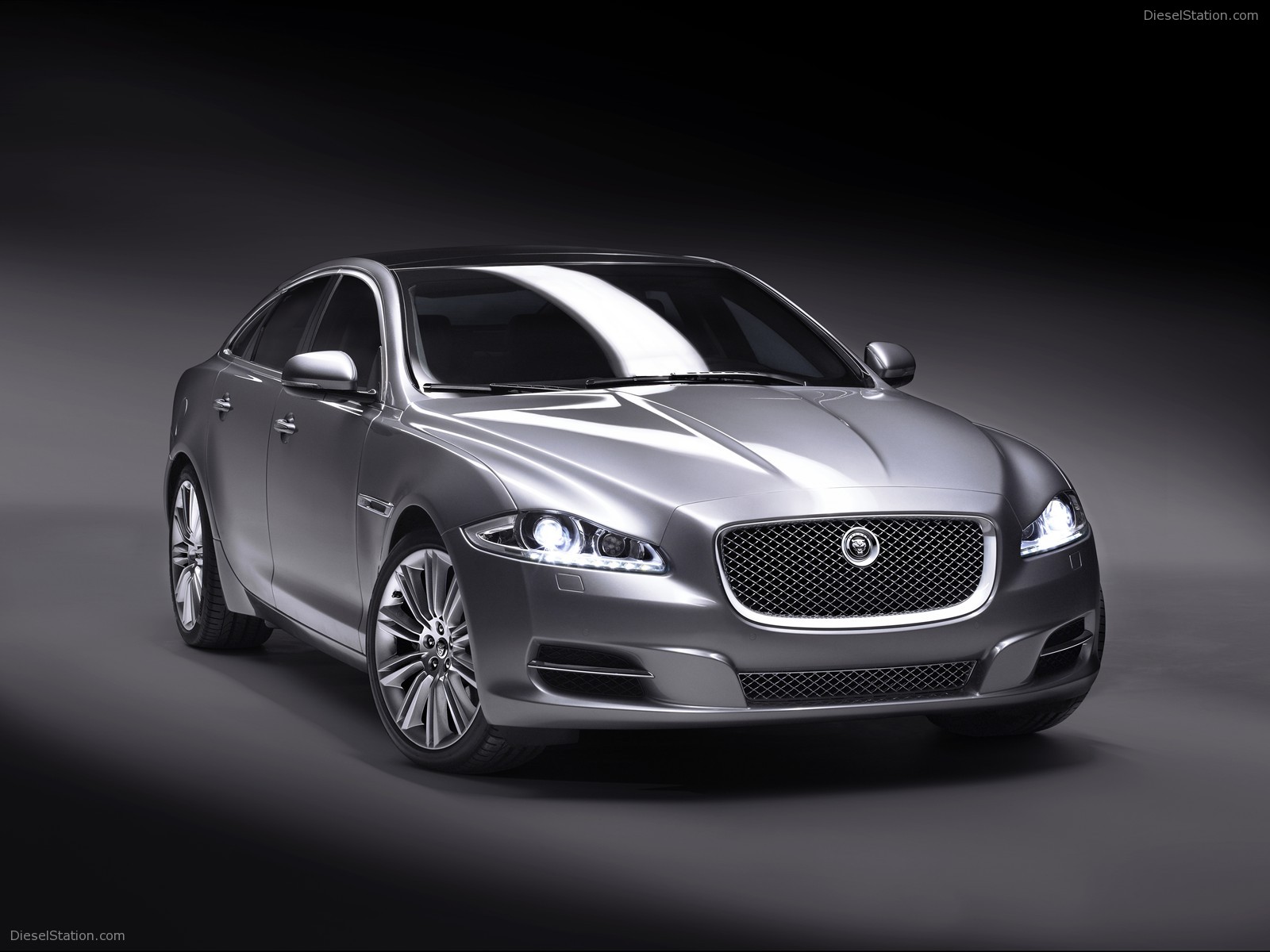 2010 - Jaguar XJ 