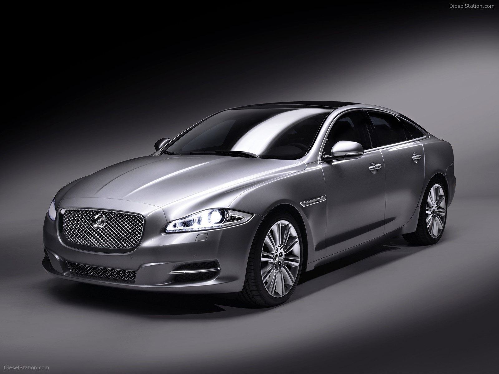 2010 - Jaguar XJ 
